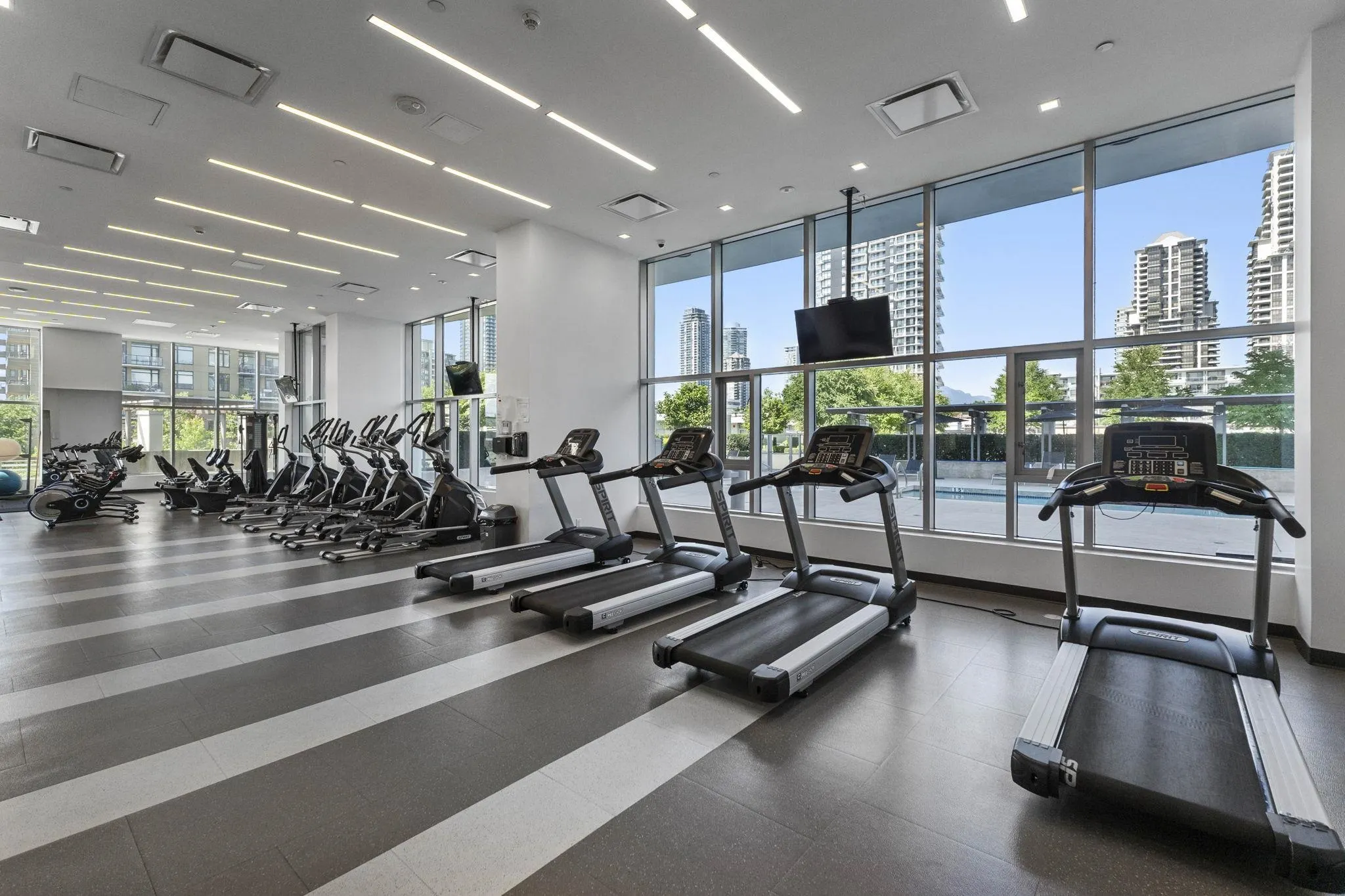 1607 2388 Madison Avenue