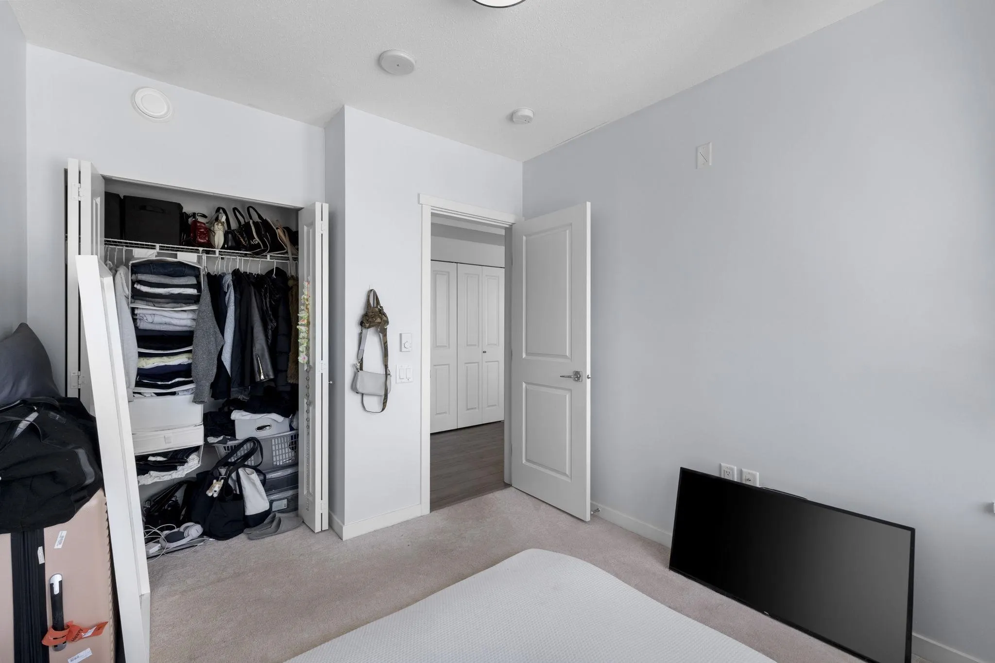 1607 2388 Madison Avenue