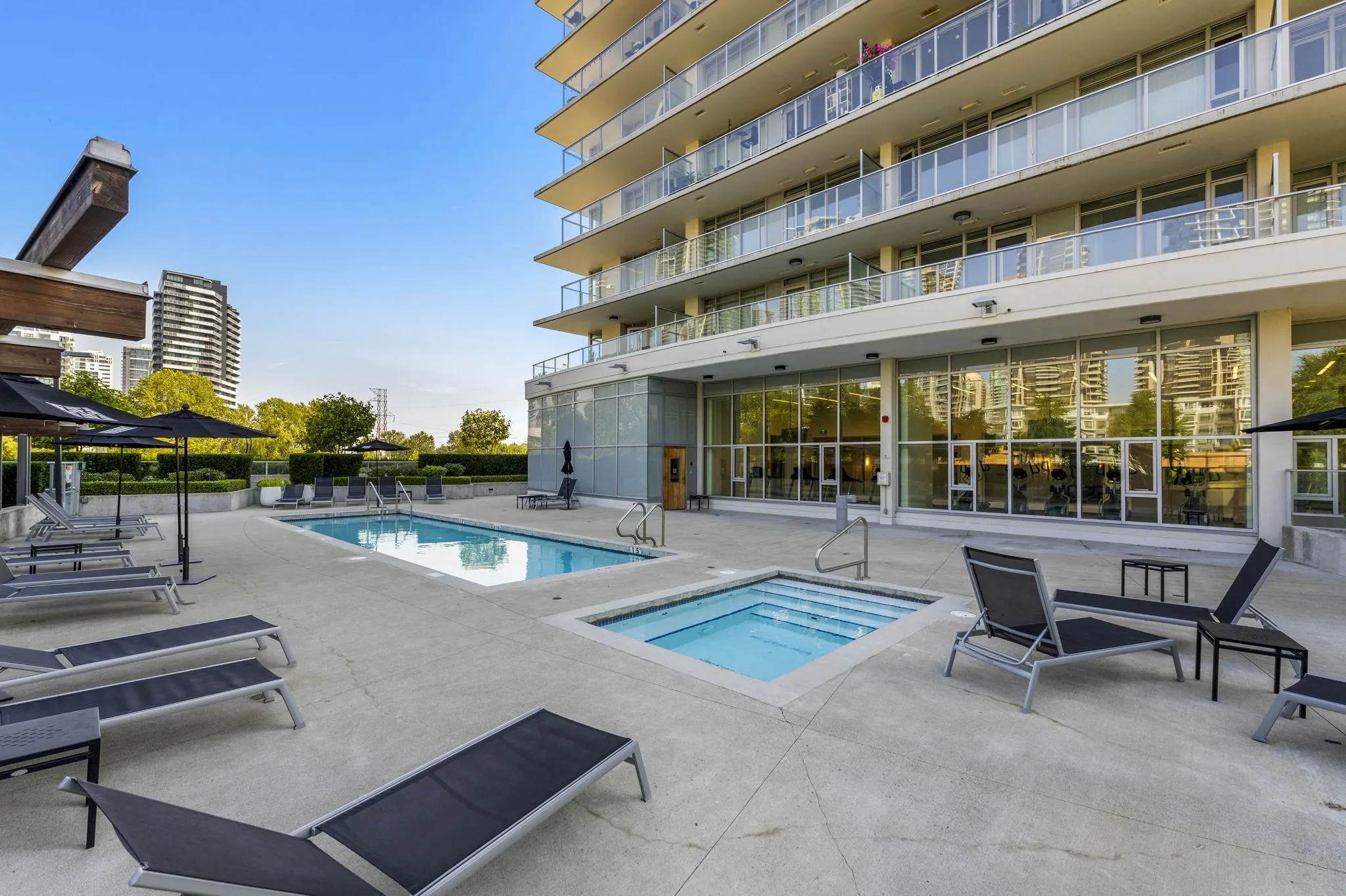1607 2388 Madison Avenue