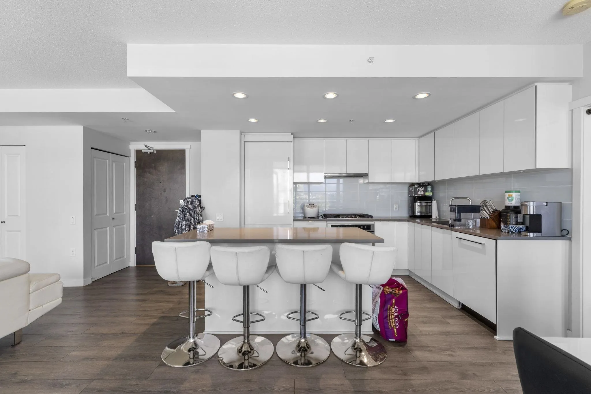 1607 2388 Madison Avenue