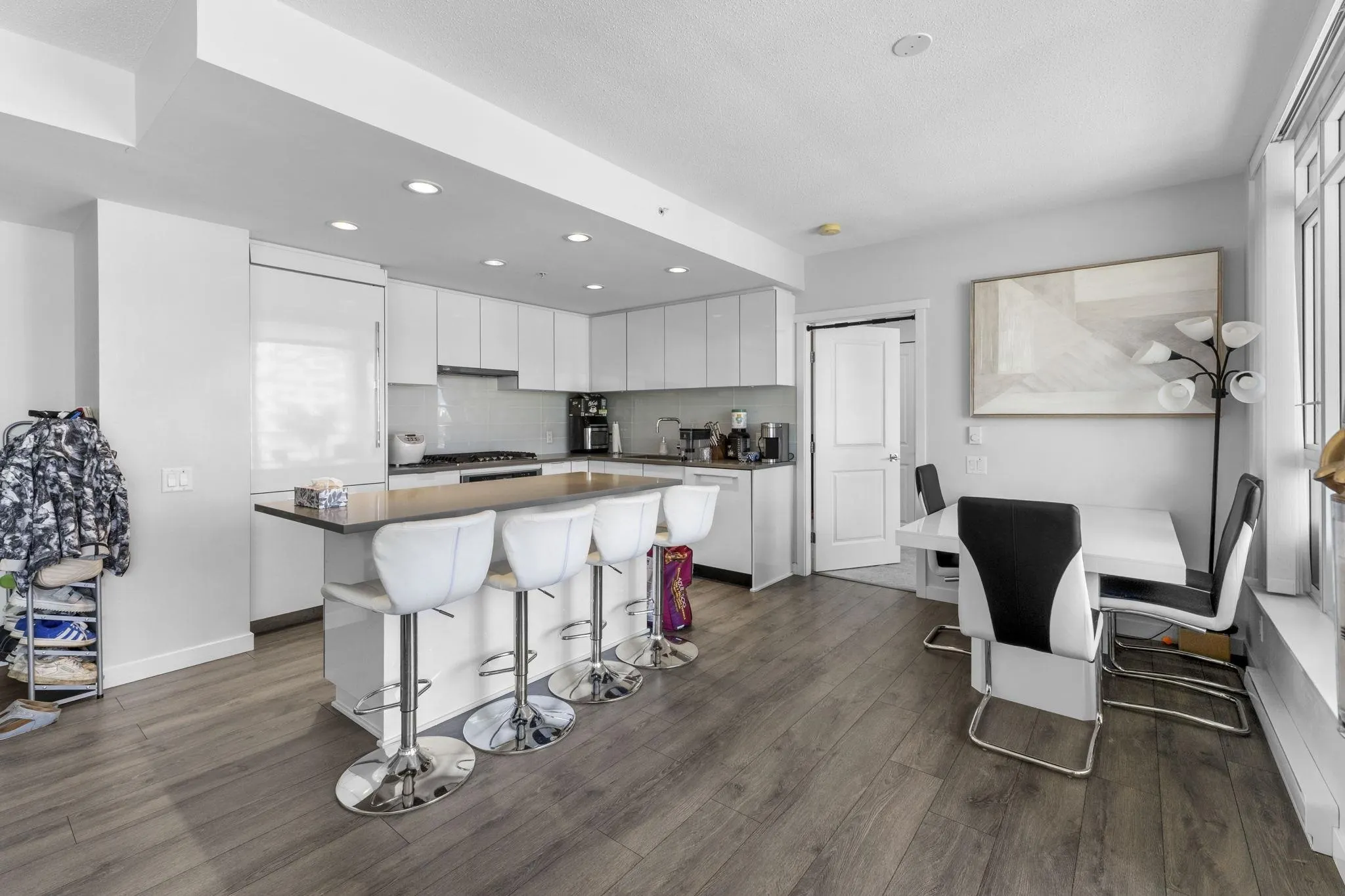 1607 2388 Madison Avenue