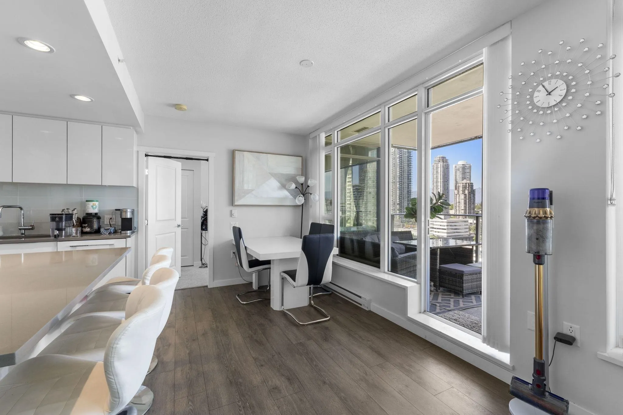 1607 2388 Madison Avenue