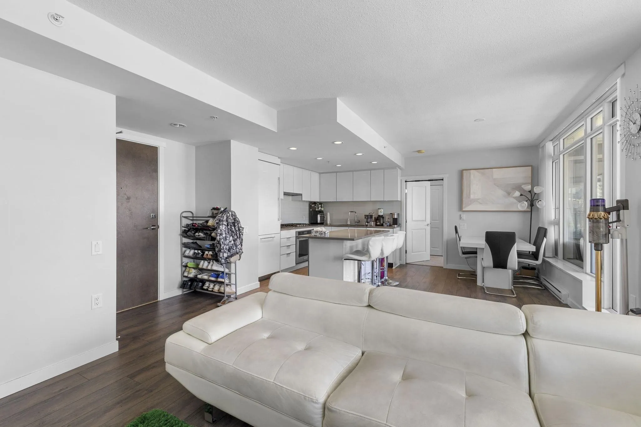 1607 2388 Madison Avenue