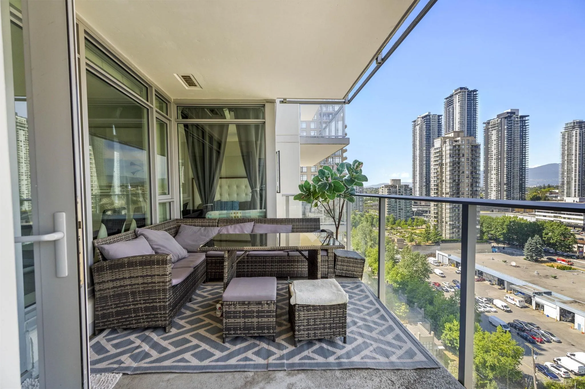 1607 2388 Madison Avenue