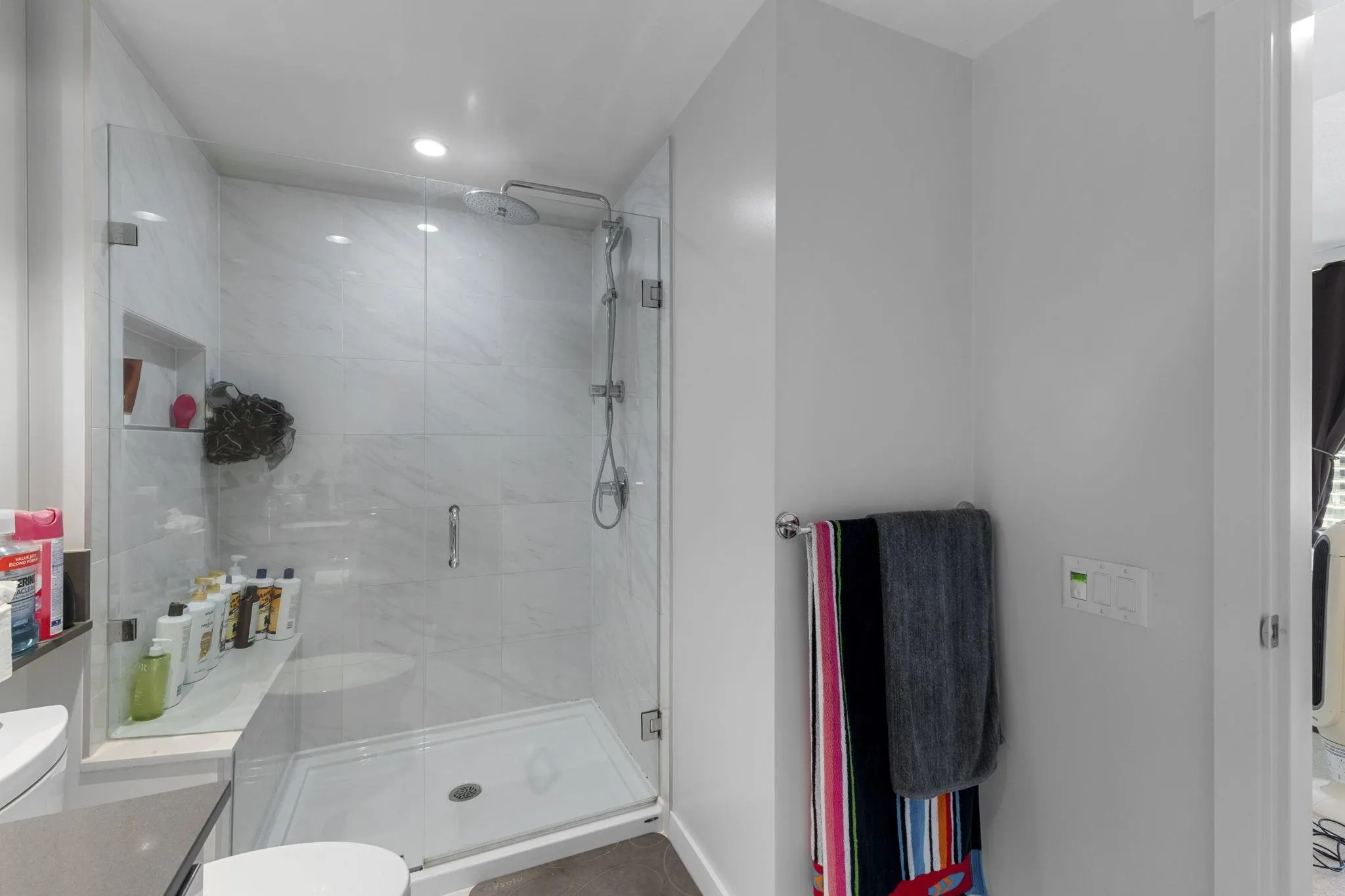 1607 2388 Madison Avenue