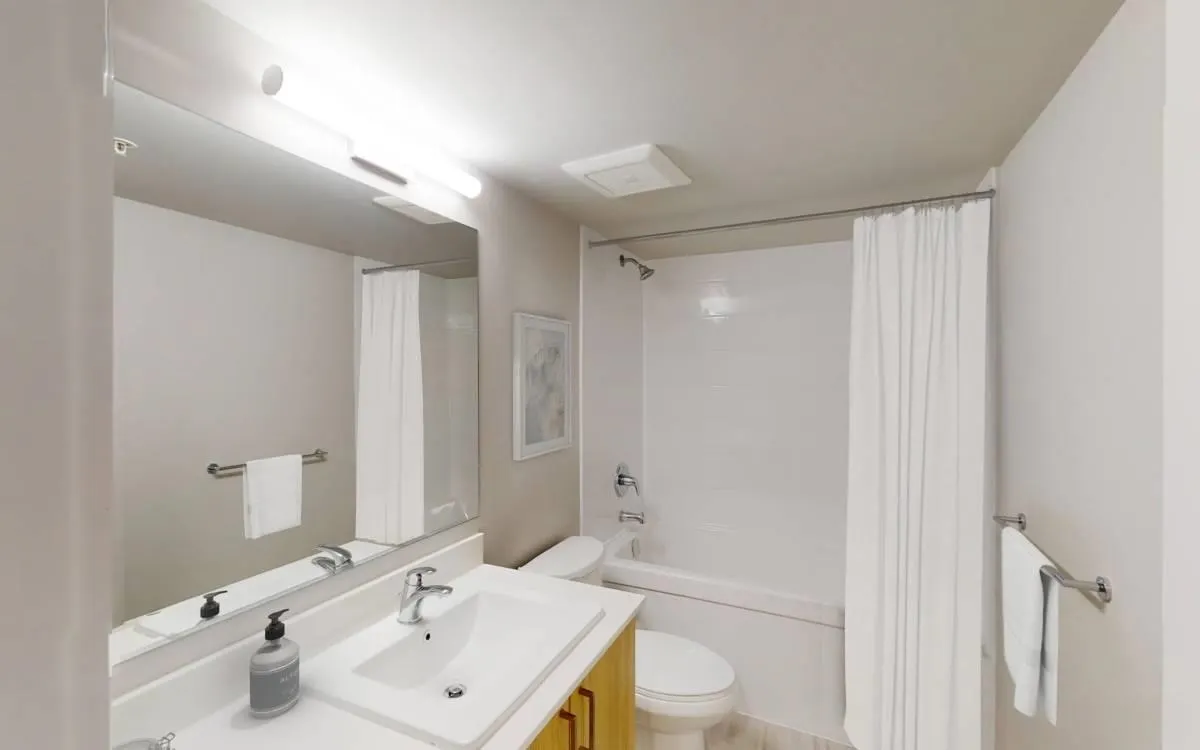 313 408 East Columbia