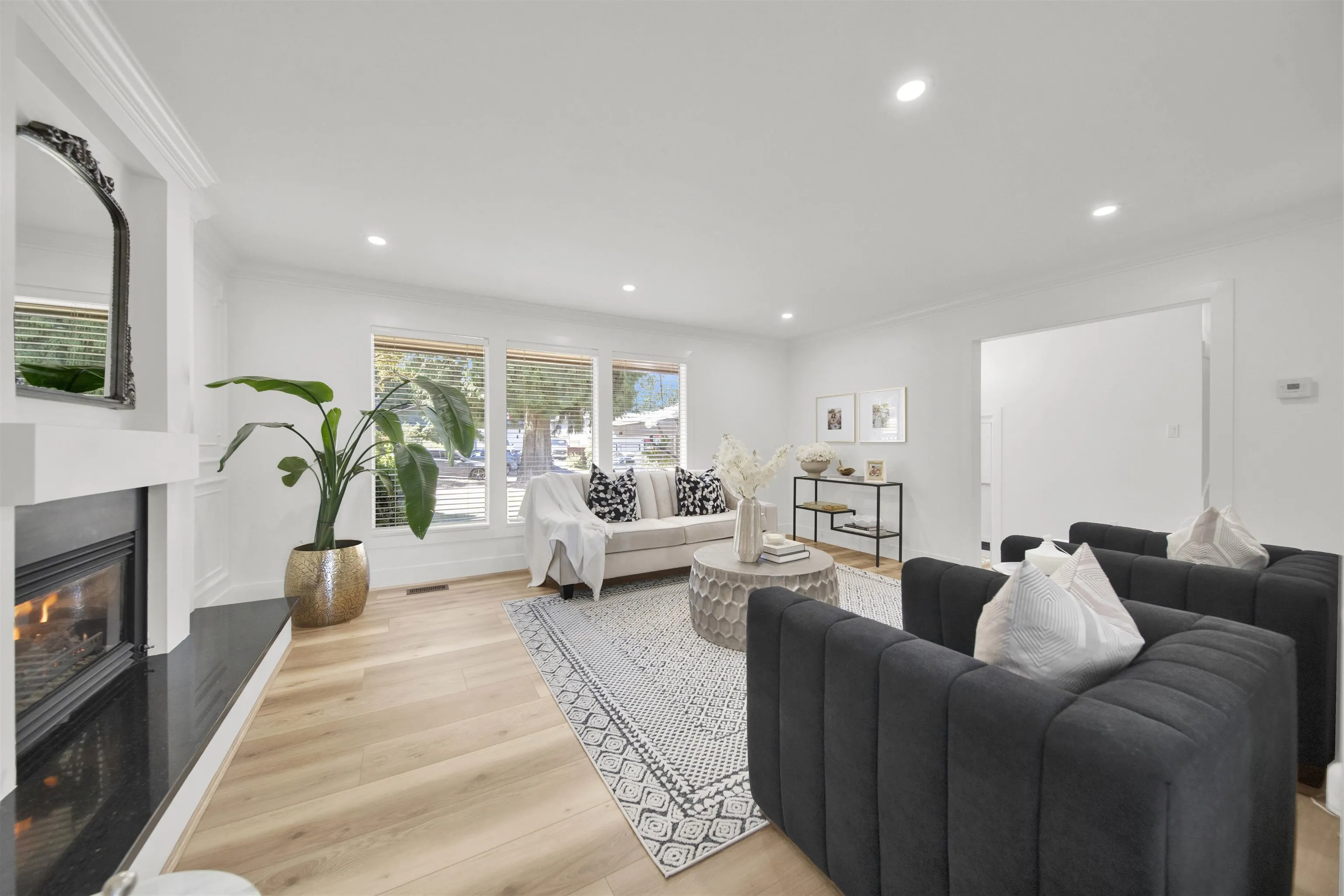 11473 Royal Crescent