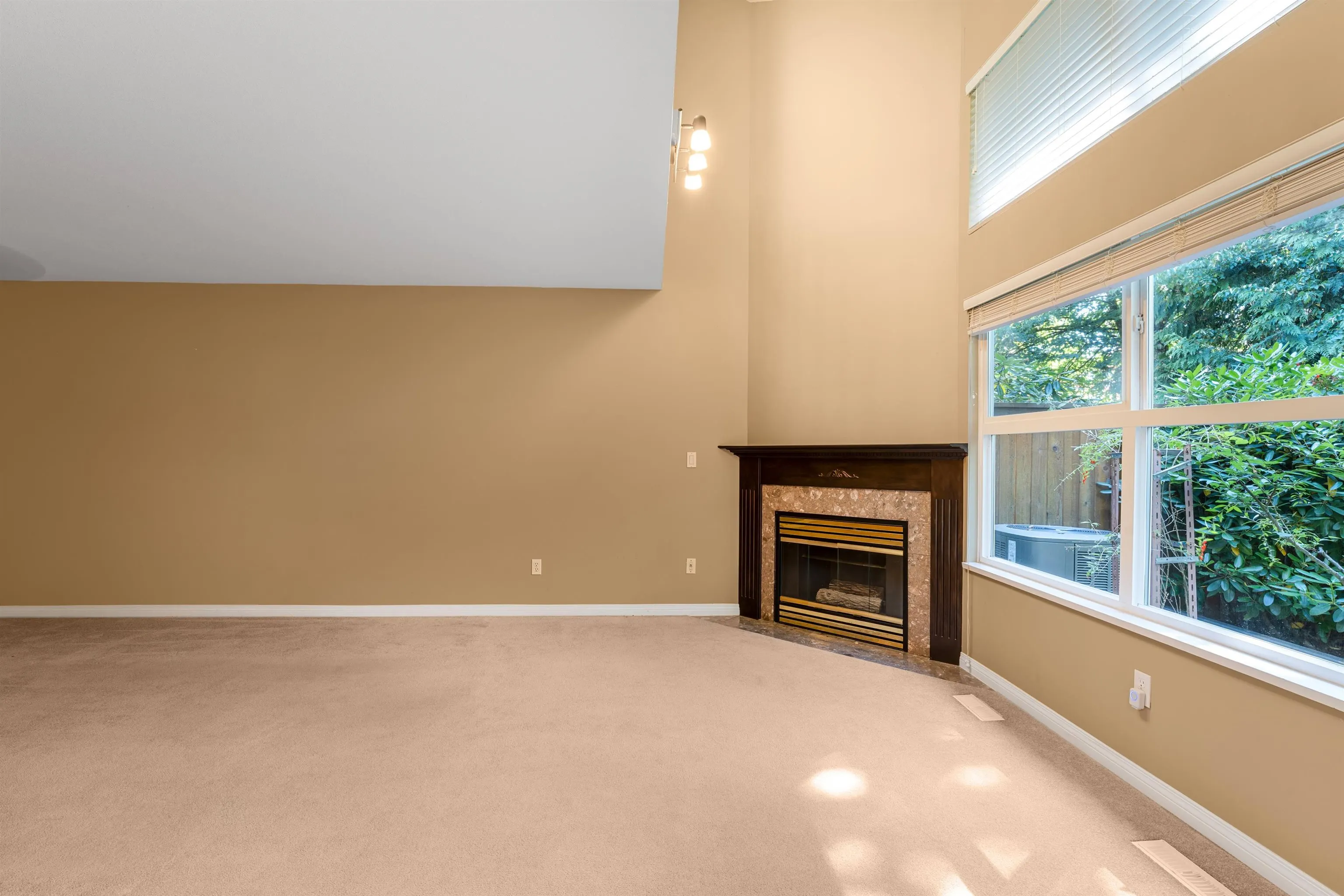 33 8111 160 Street