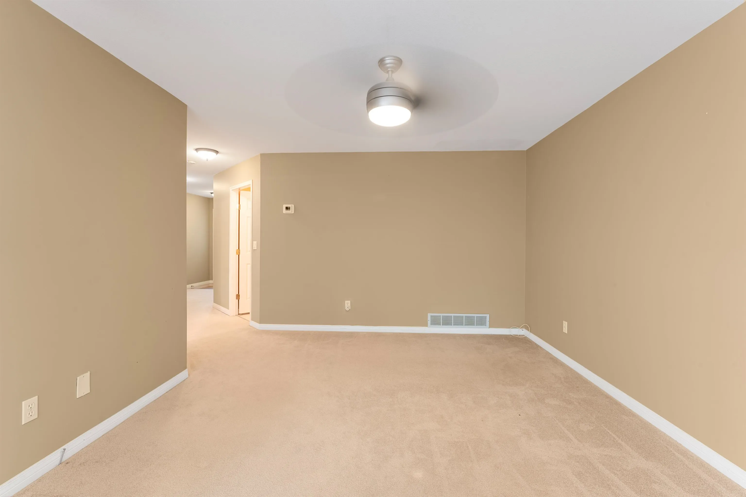 33 8111 160 Street