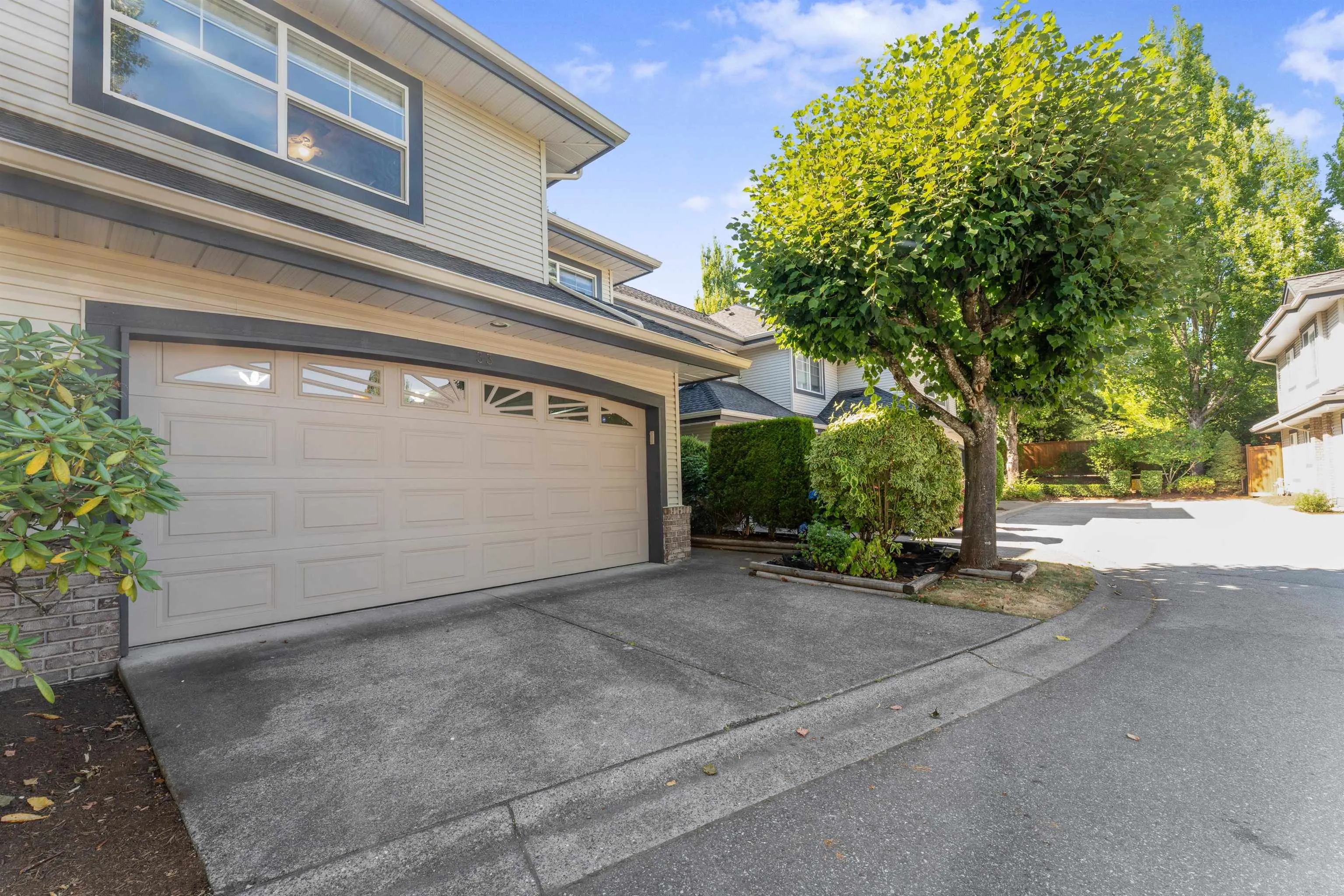 33 8111 160 Street