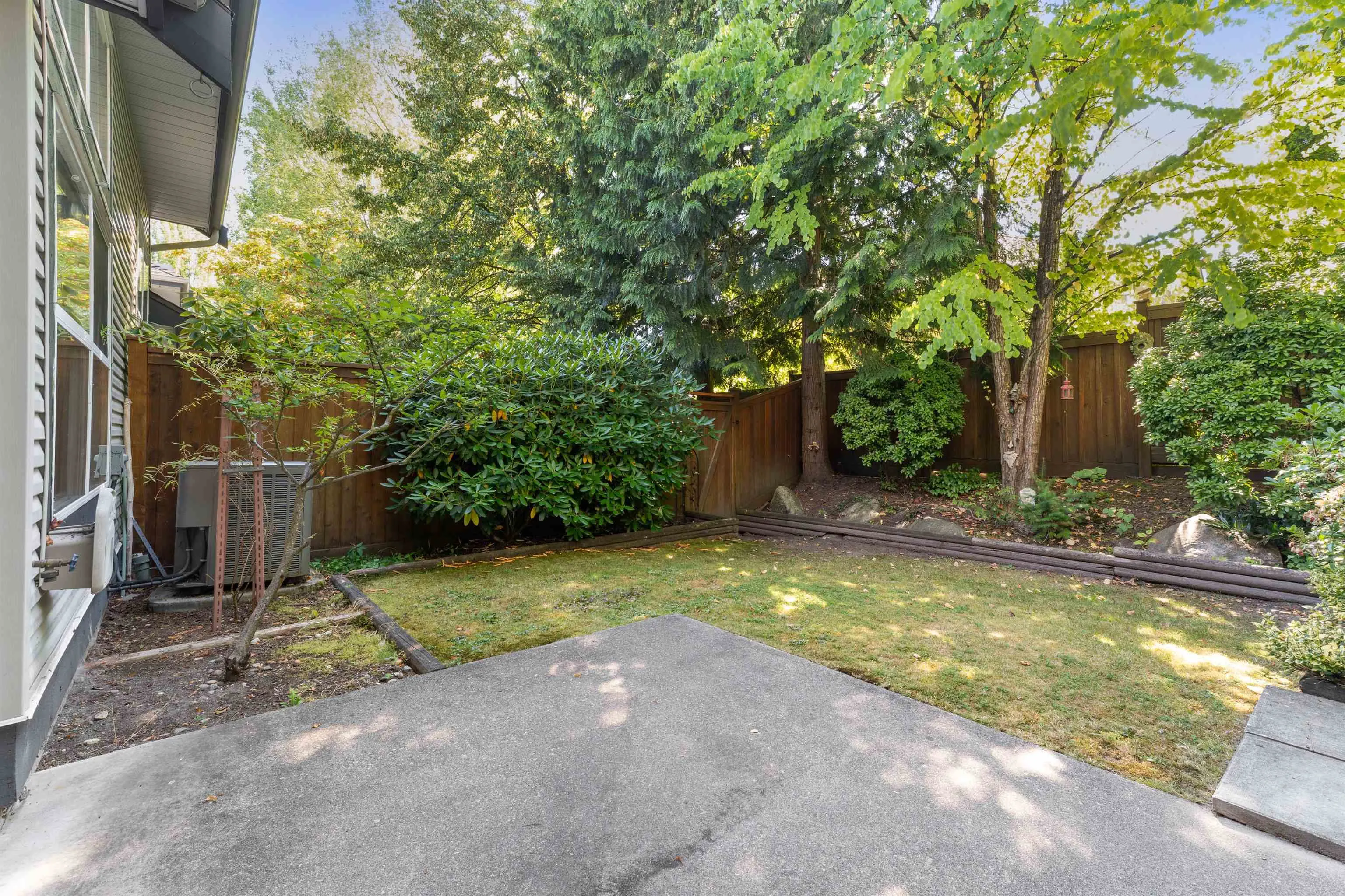 33 8111 160 Street