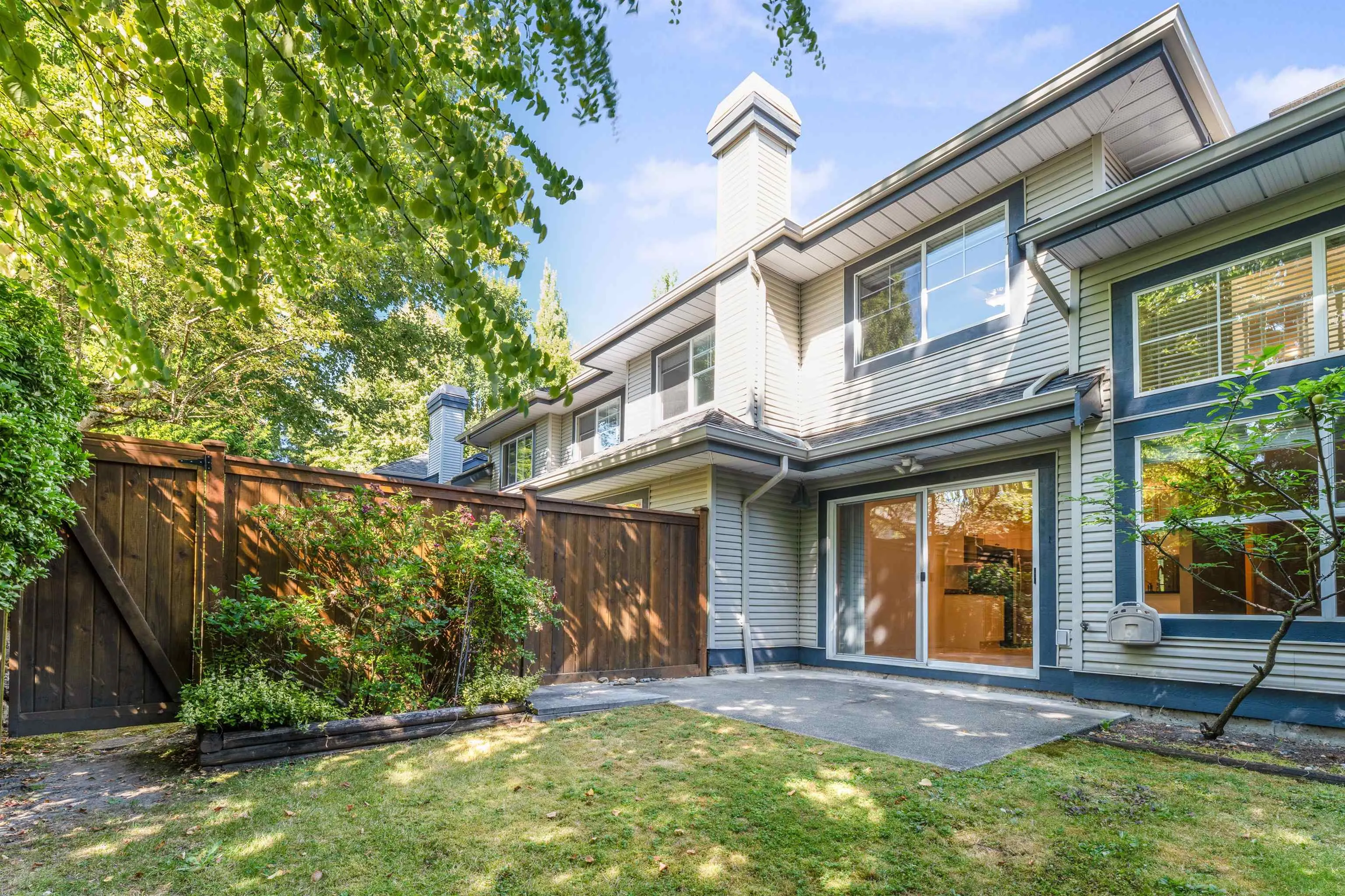 33 8111 160 Street