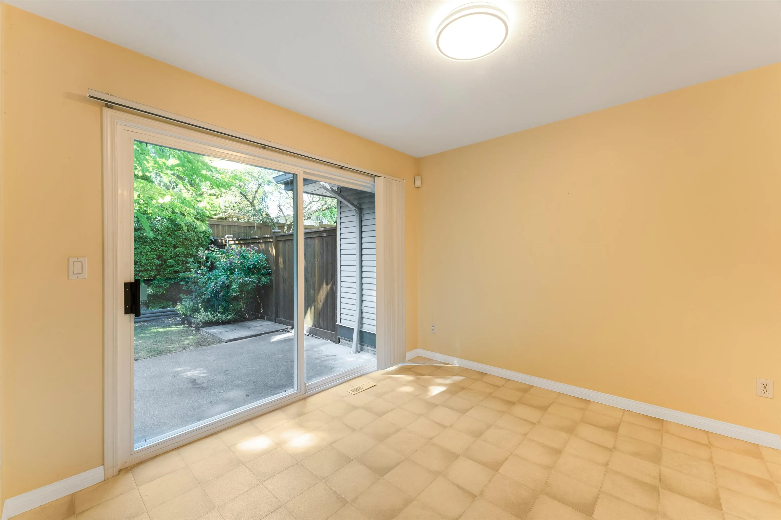33 8111 160 Street
