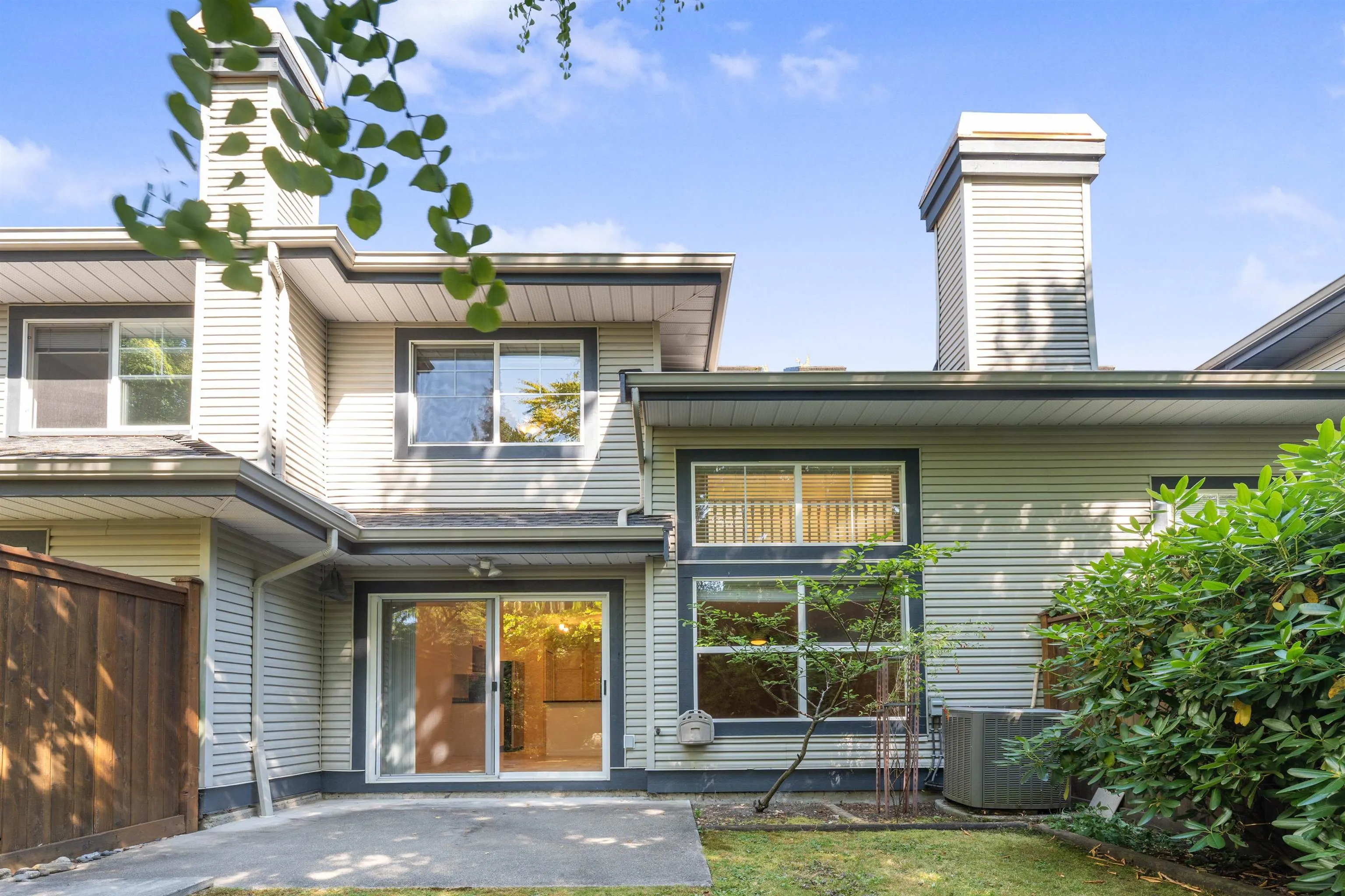 33 8111 160 Street