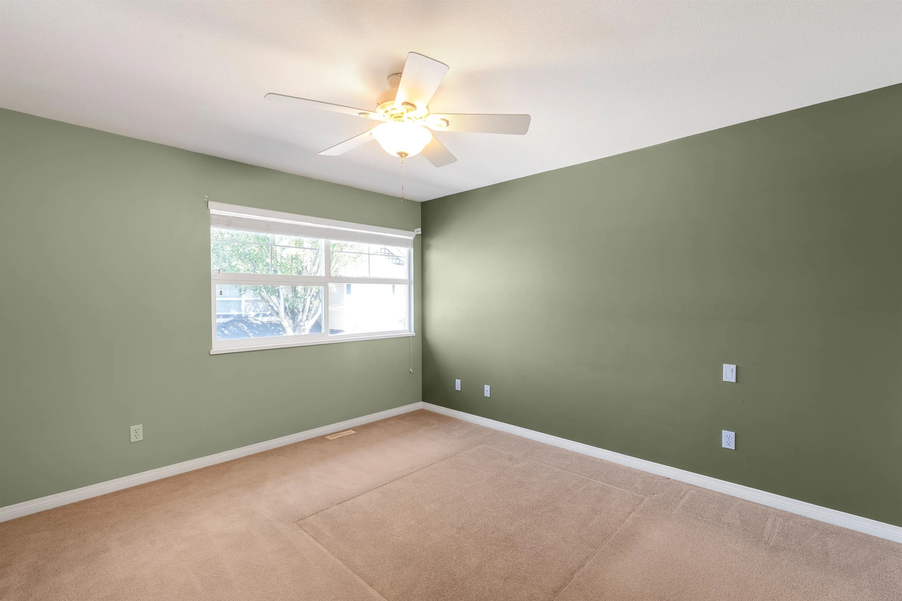 33 8111 160 Street