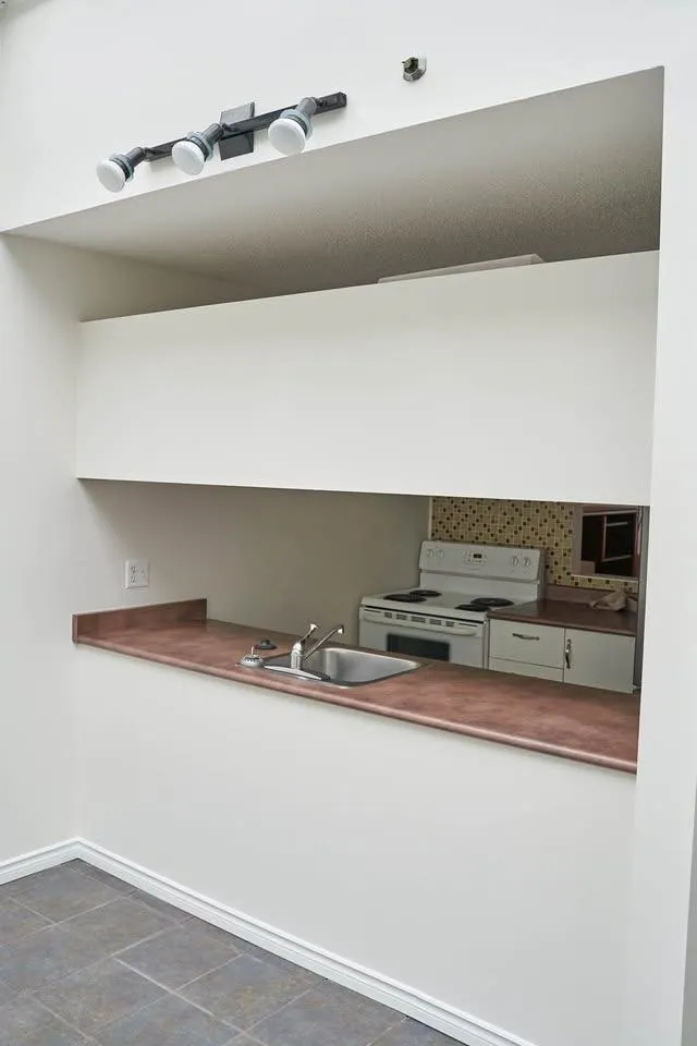 207 1166 W 6th Ave