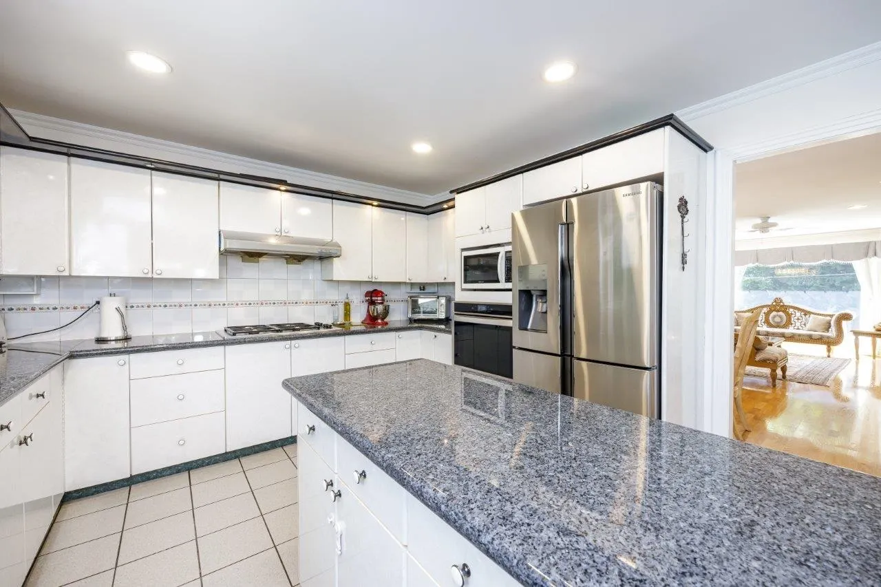 1224 E 14th Street