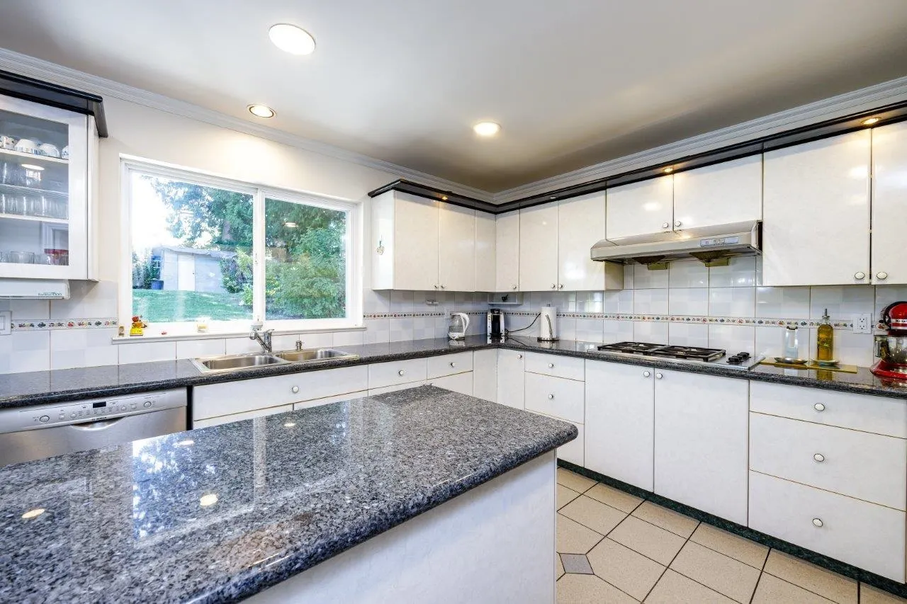 1224 E 14th Street