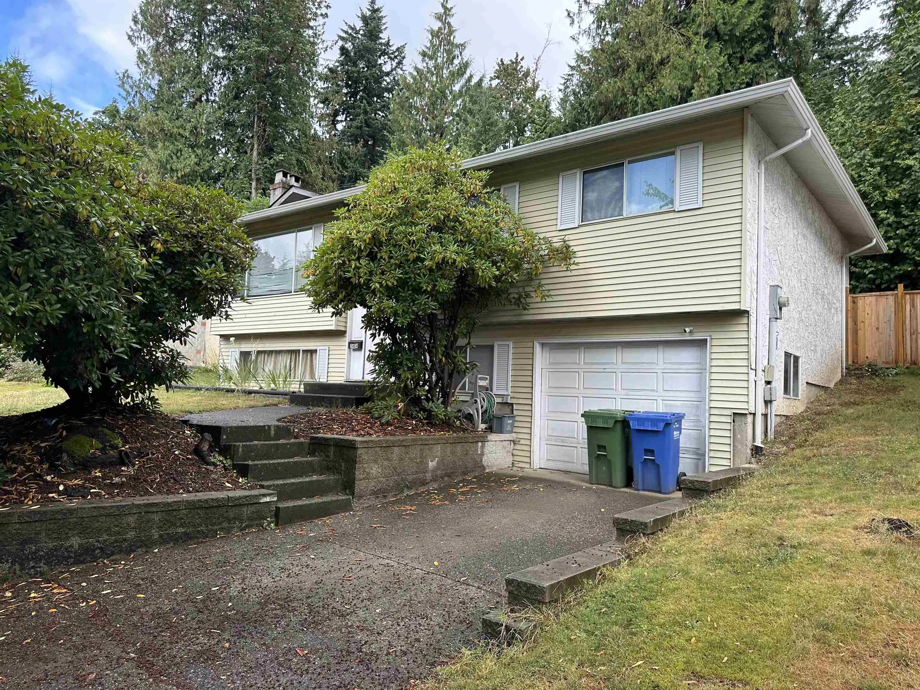 2464 Cameron Crescent