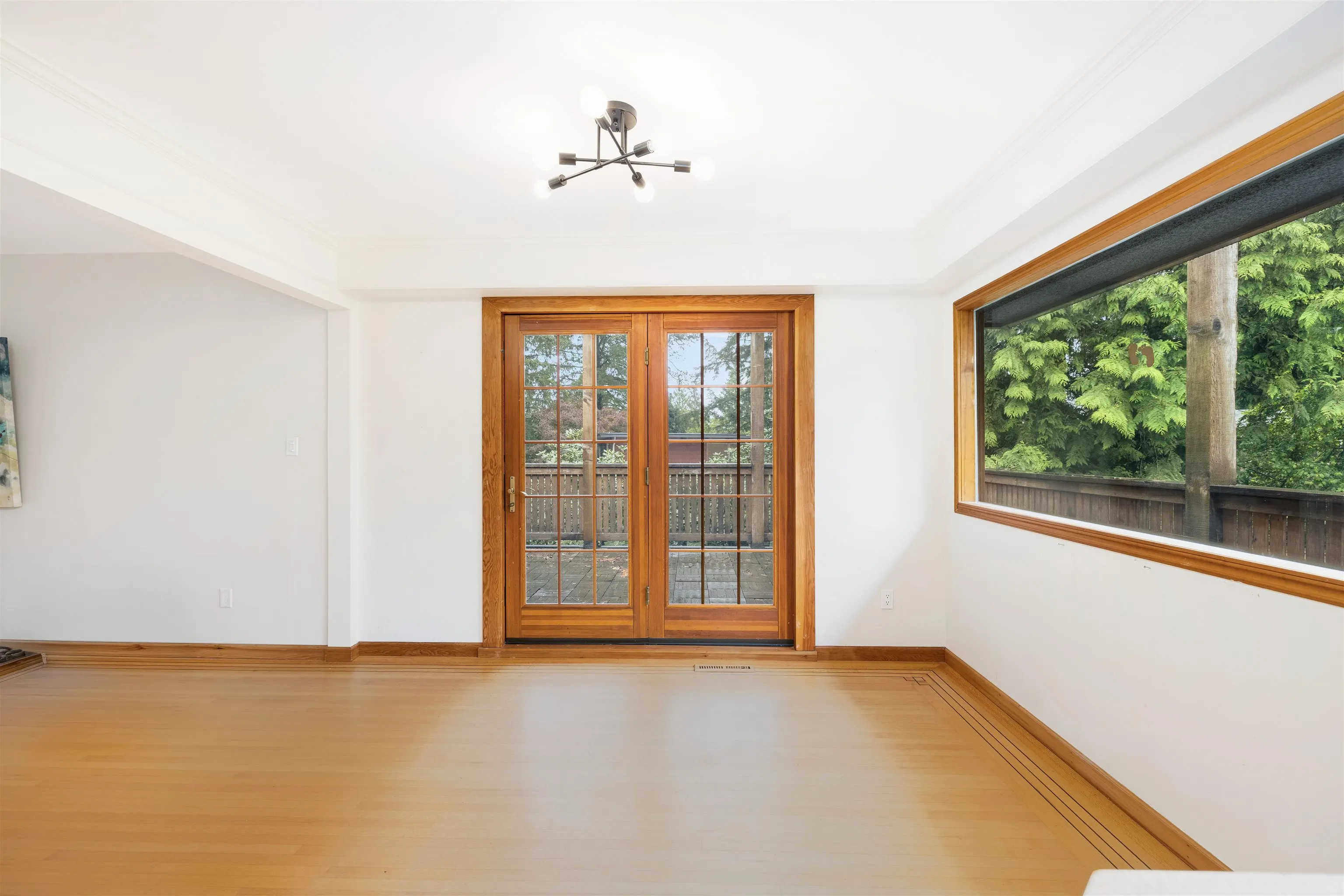 1561 Merlynn Crescent