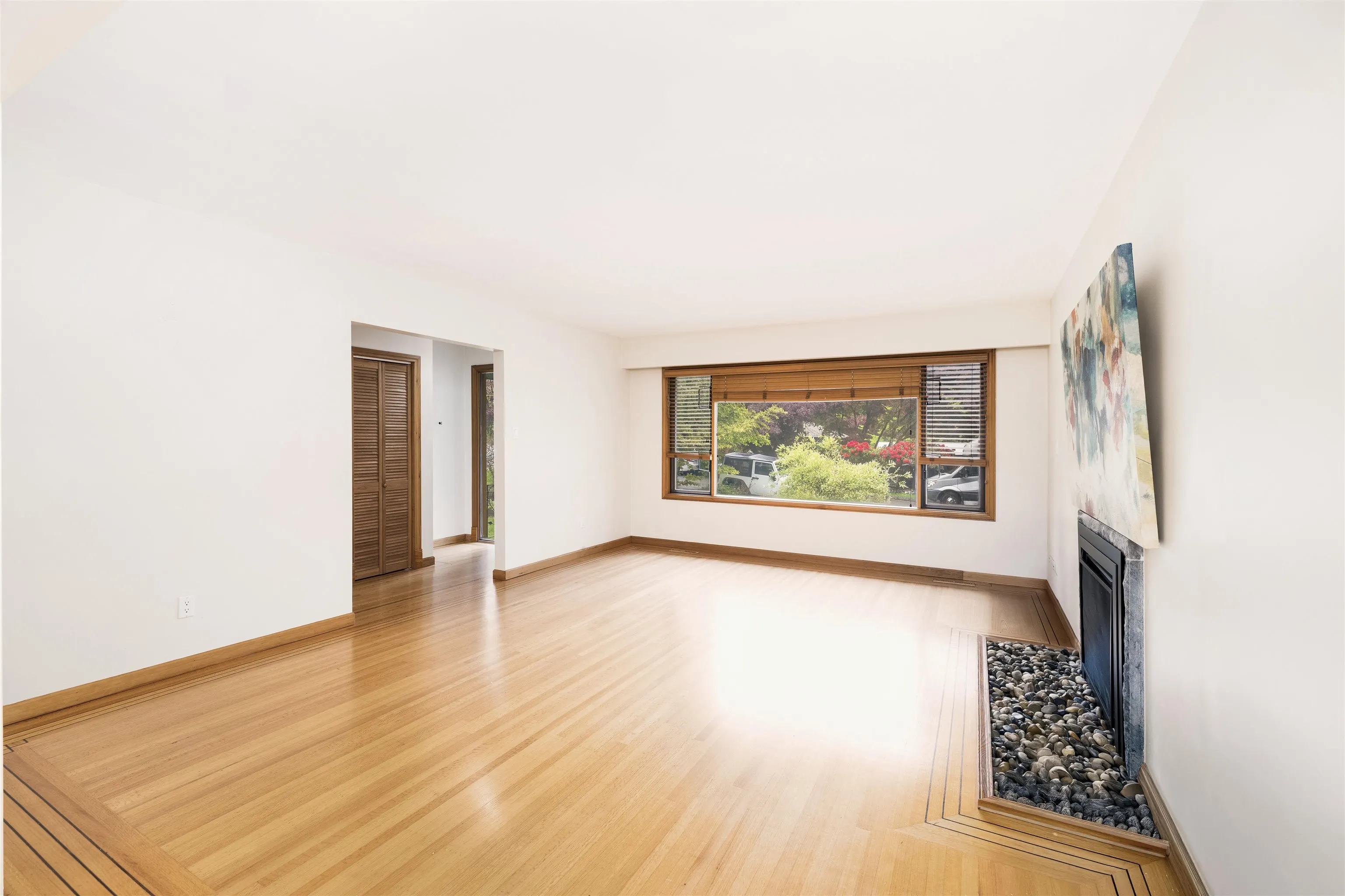 1561 Merlynn Crescent