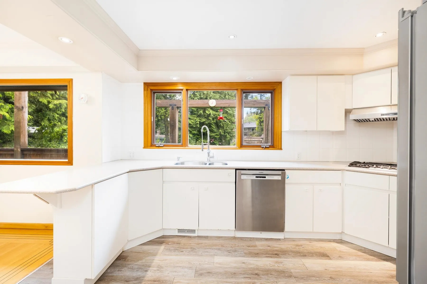 1561 Merlynn Crescent