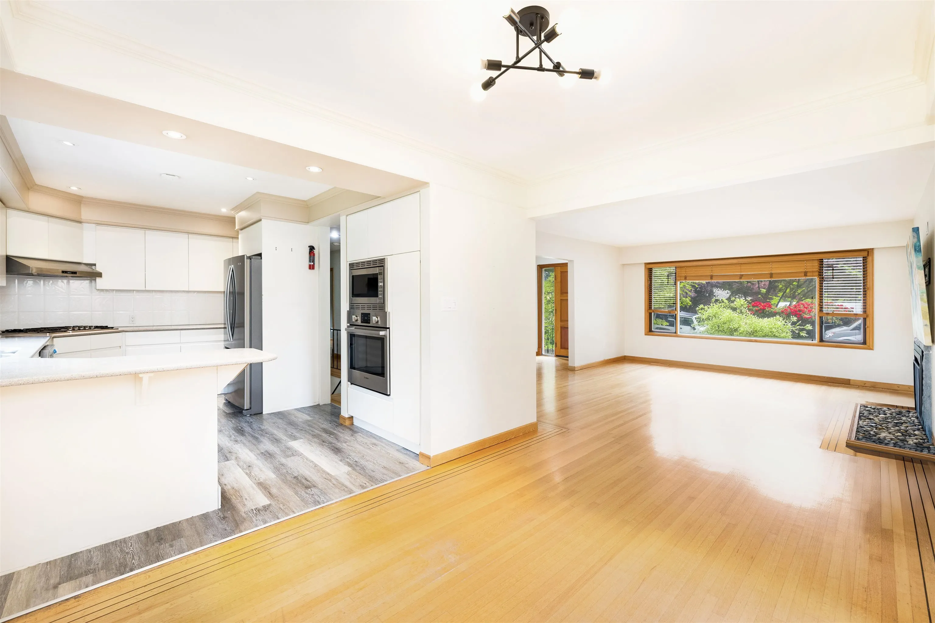 1561 Merlynn Crescent