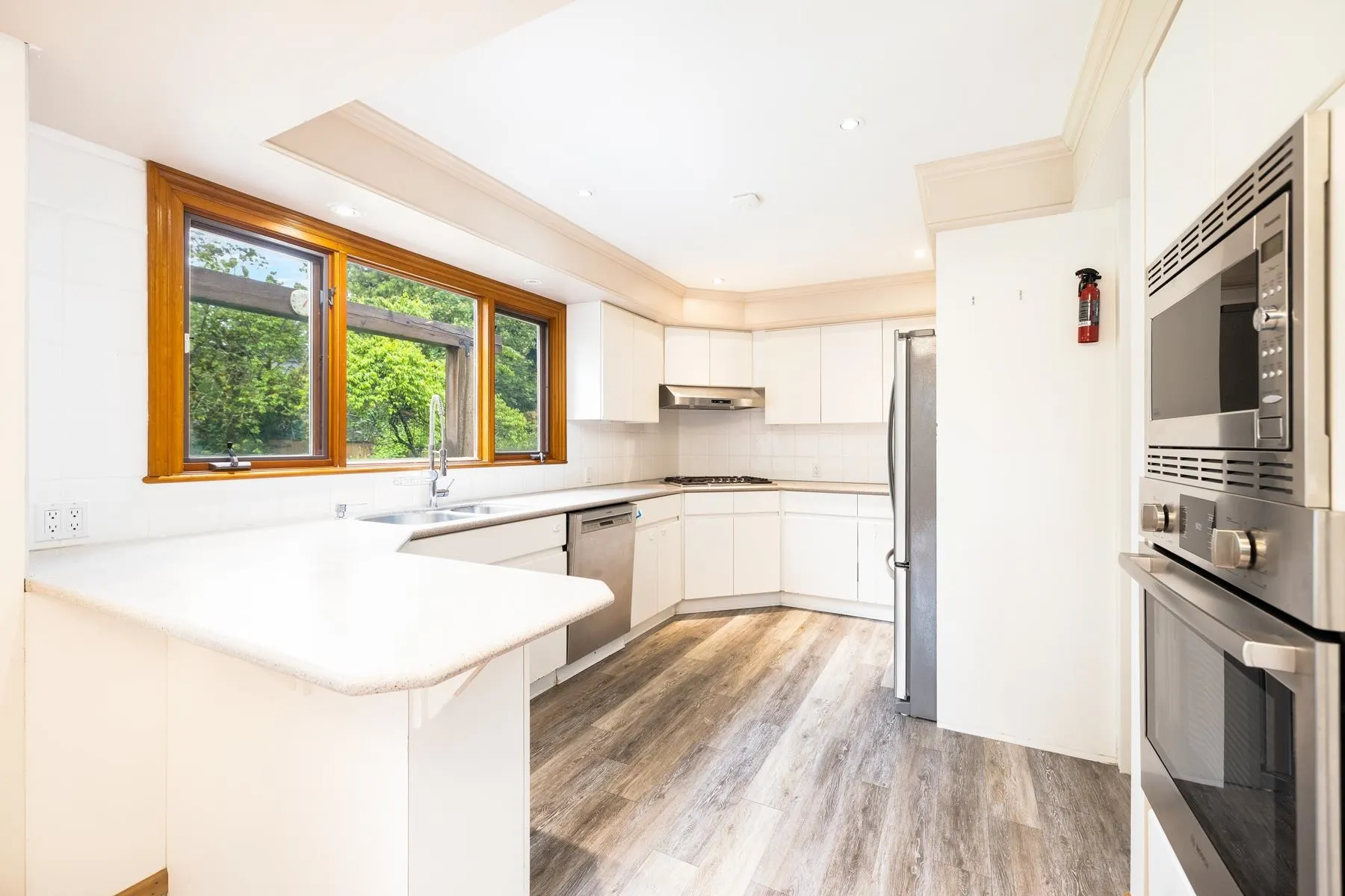 1561 Merlynn Crescent
