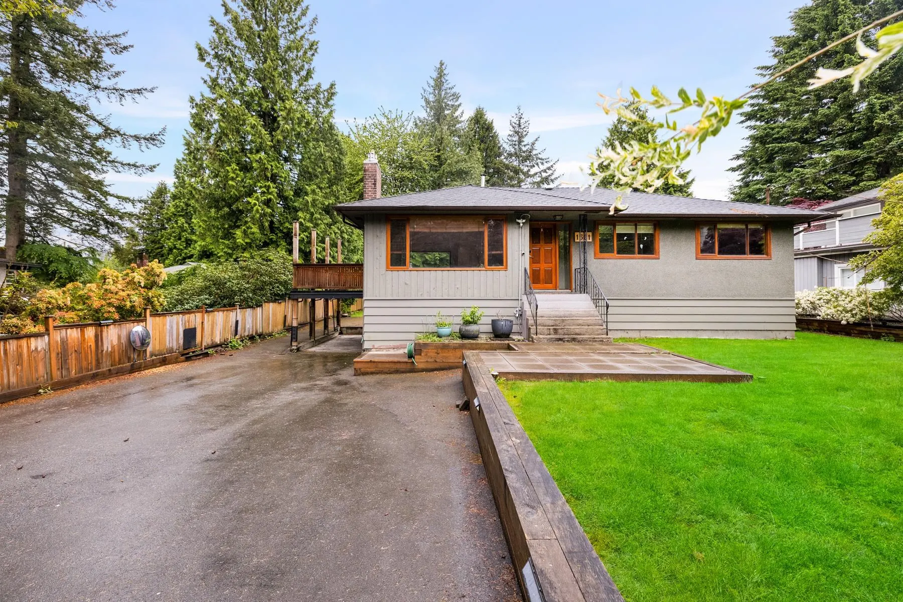 1561 Merlynn Crescent
