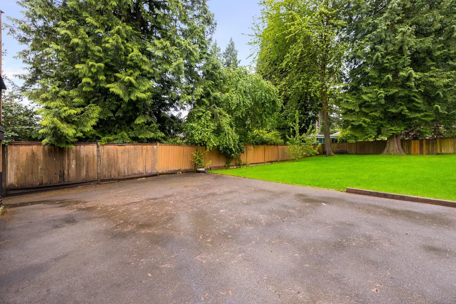 1561 Merlynn Crescent