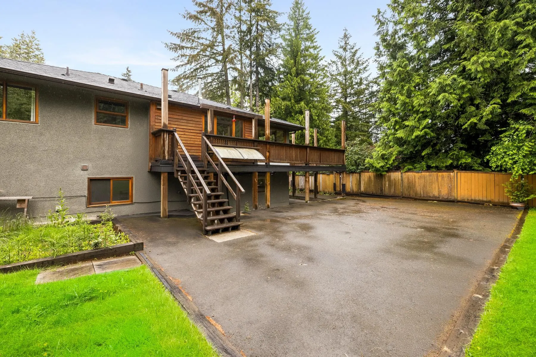 1561 Merlynn Crescent