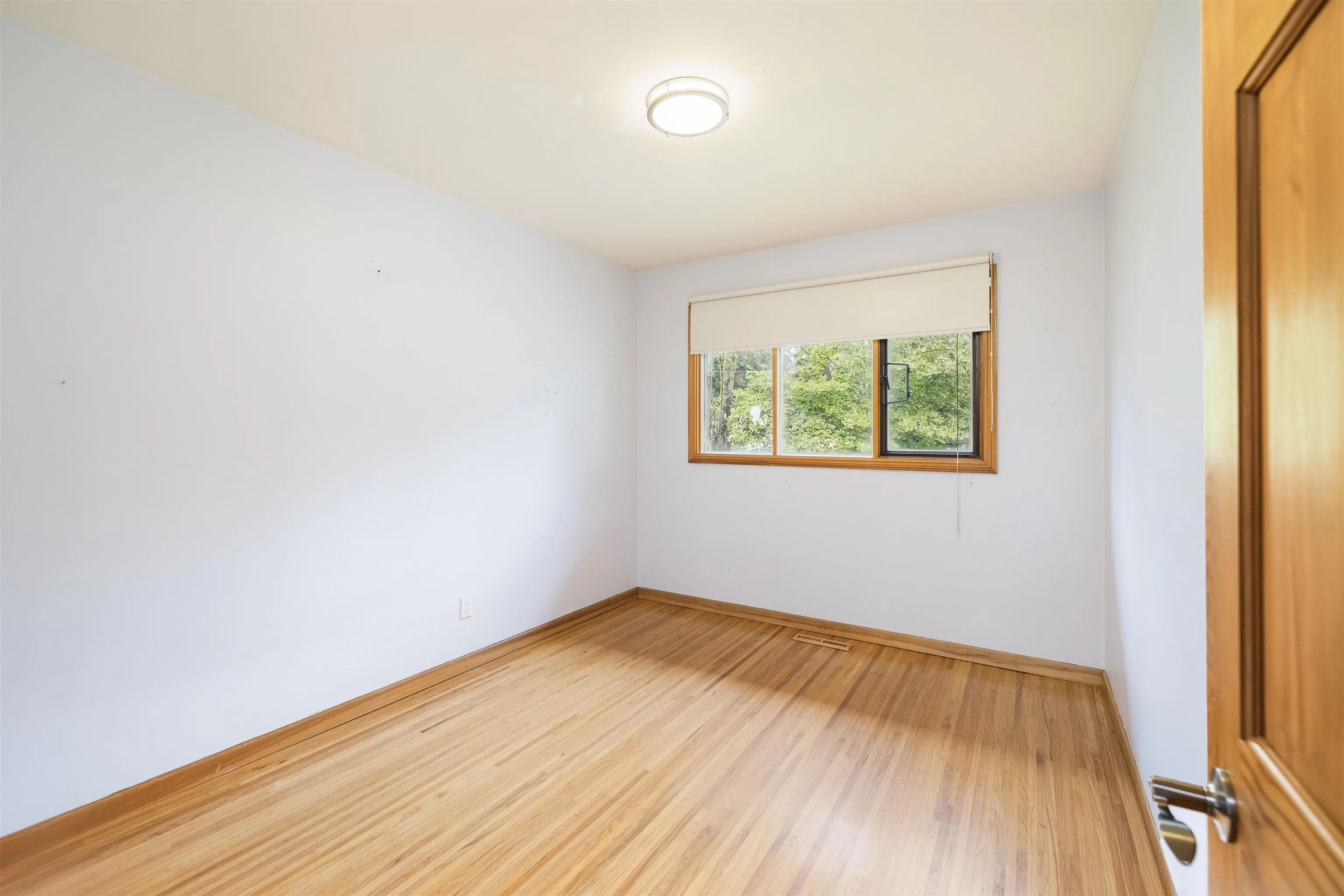 1561 Merlynn Crescent
