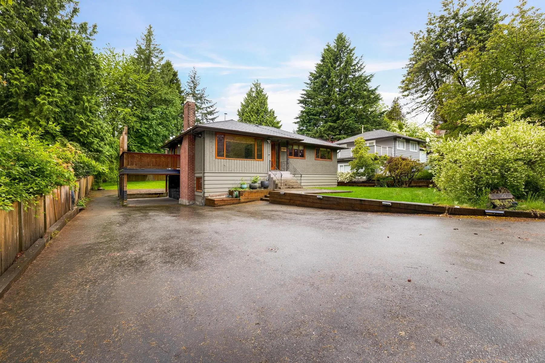 1561 Merlynn Crescent