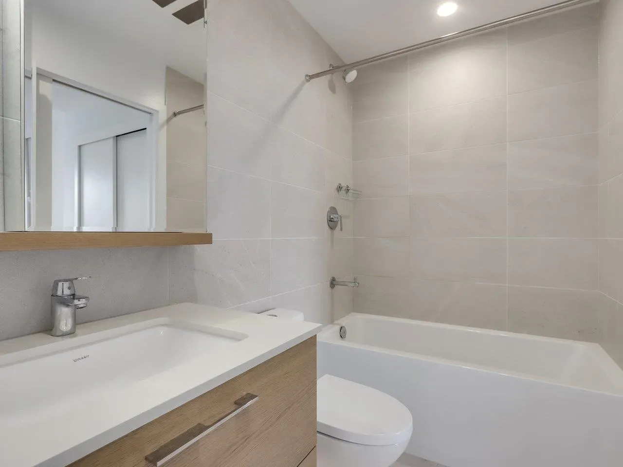 3804 2181 Madison Avenue