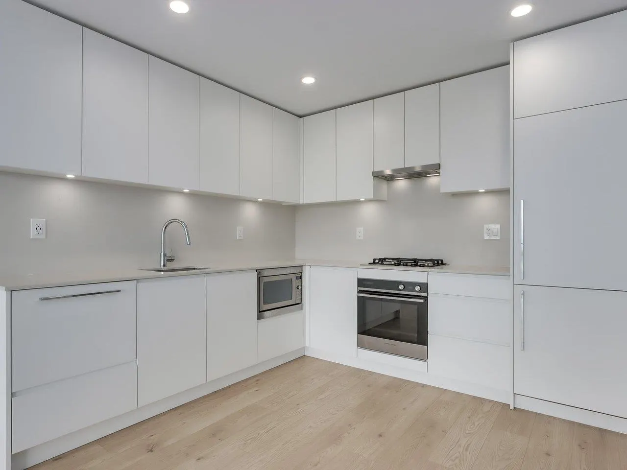 3804 2181 Madison Avenue