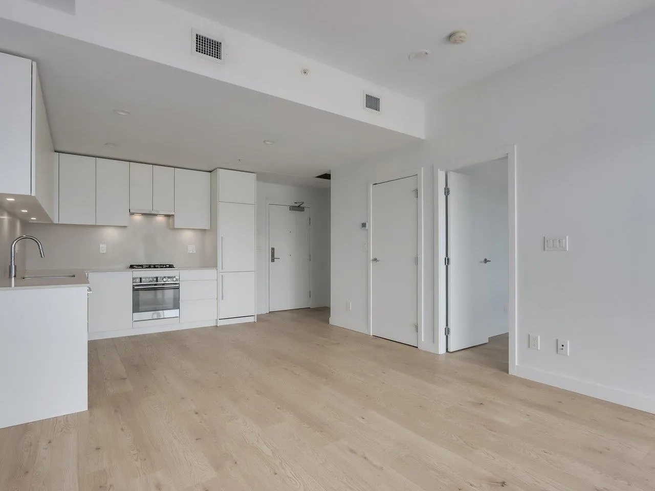 3804 2181 Madison Avenue