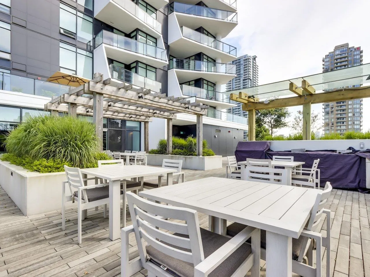 3804 2181 Madison Avenue