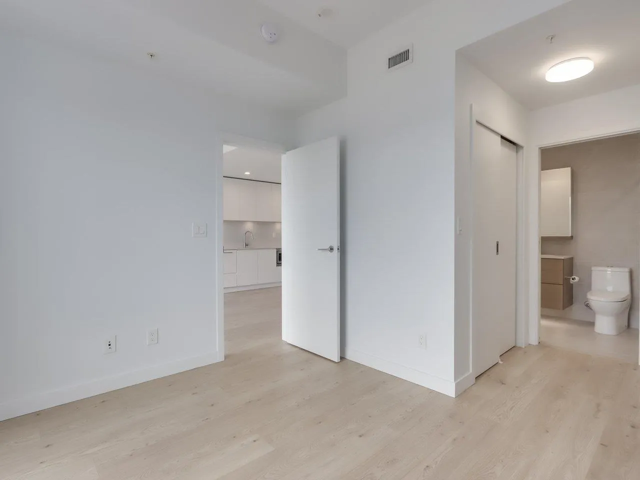 3804 2181 Madison Avenue