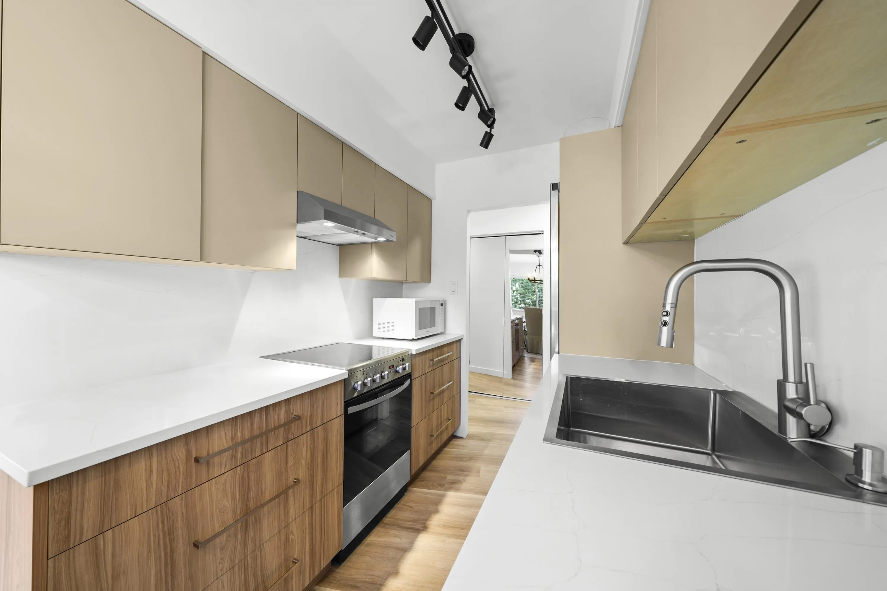 605 1930 Marine Drive