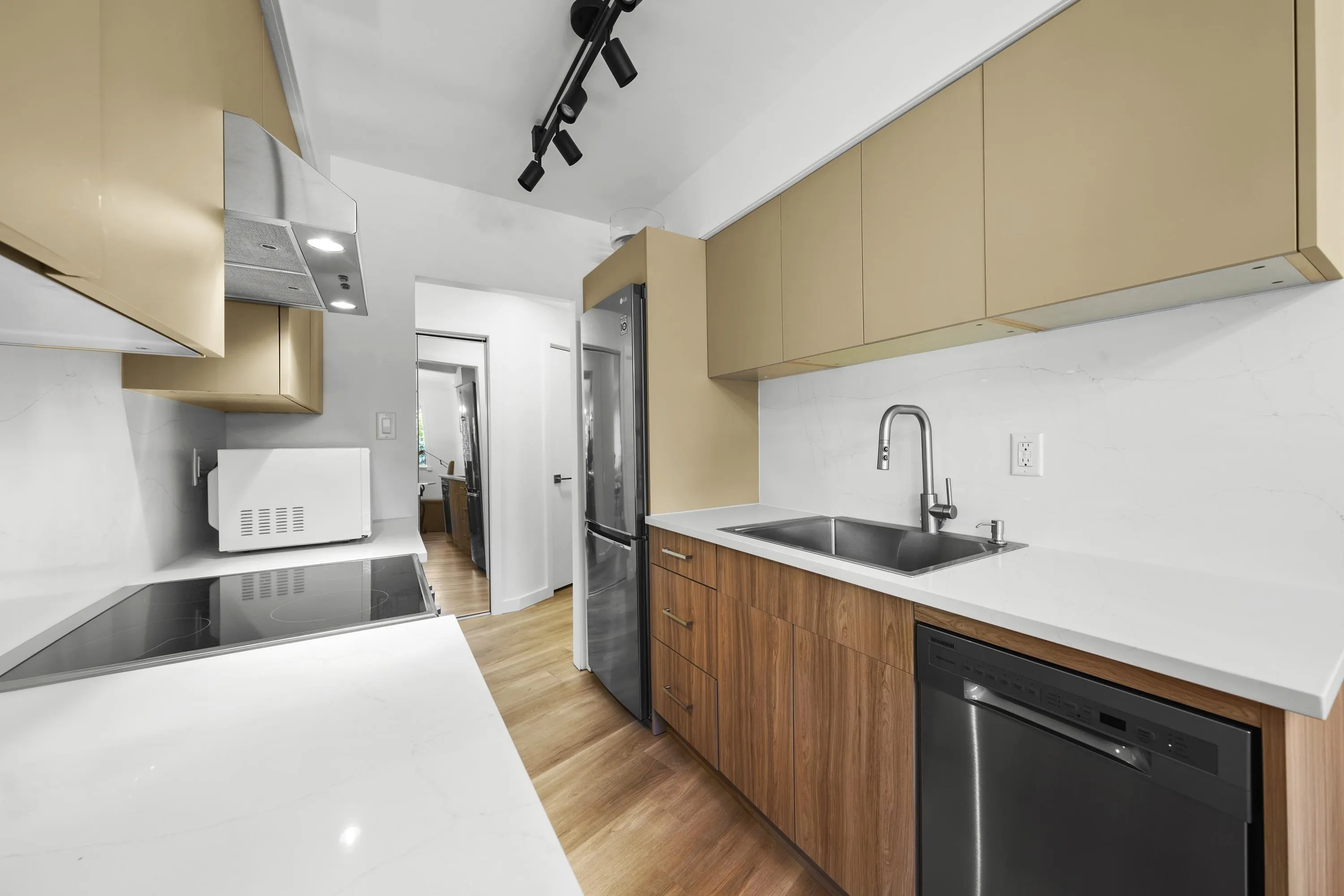 605 1930 Marine Drive