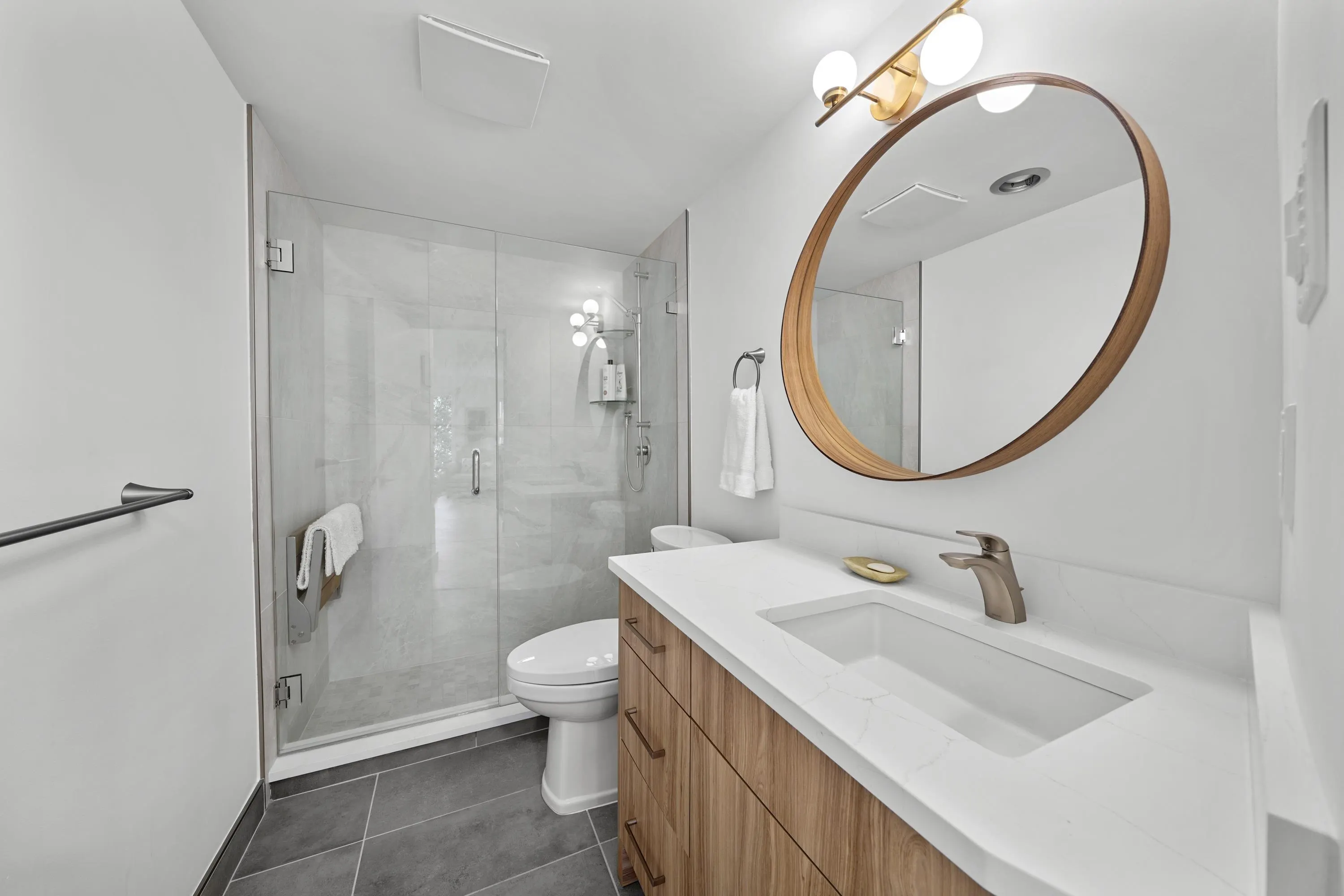 605 1930 Marine Drive