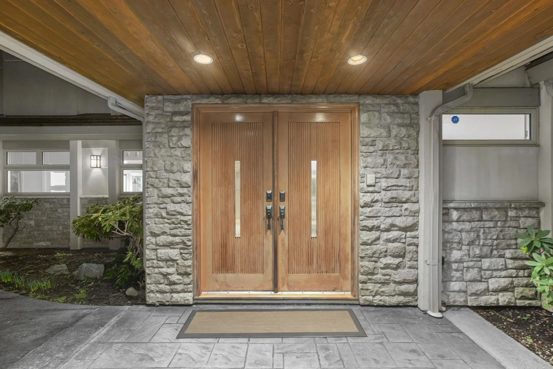 1128 Crestline Road
