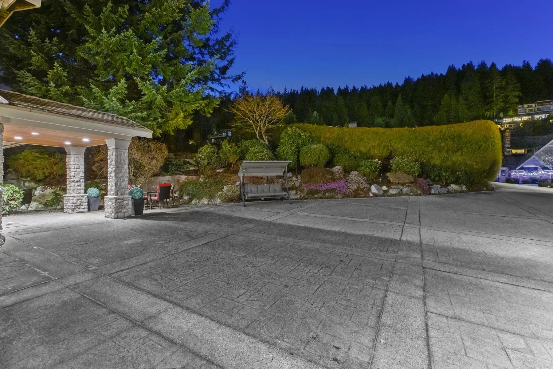 1128 Crestline Road