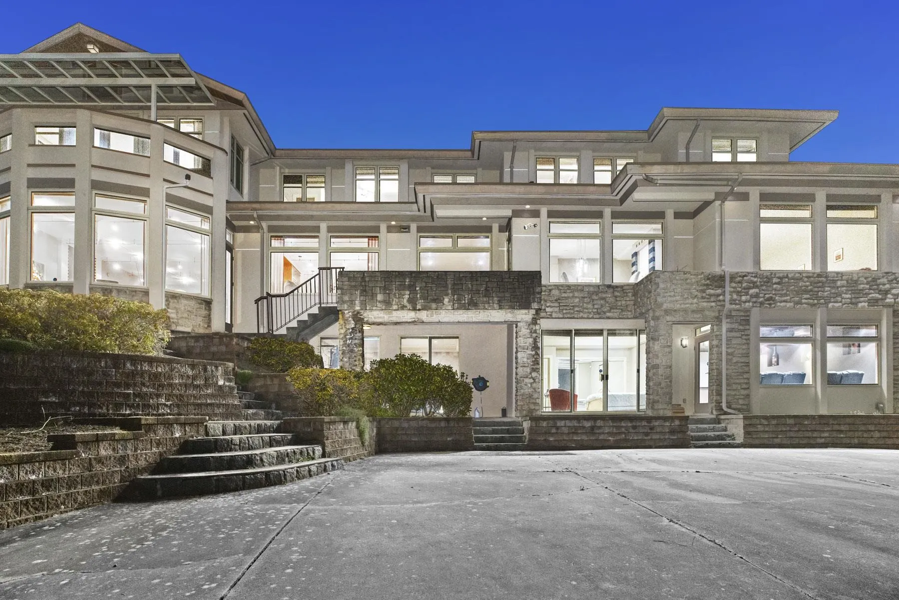 1128 Crestline Road