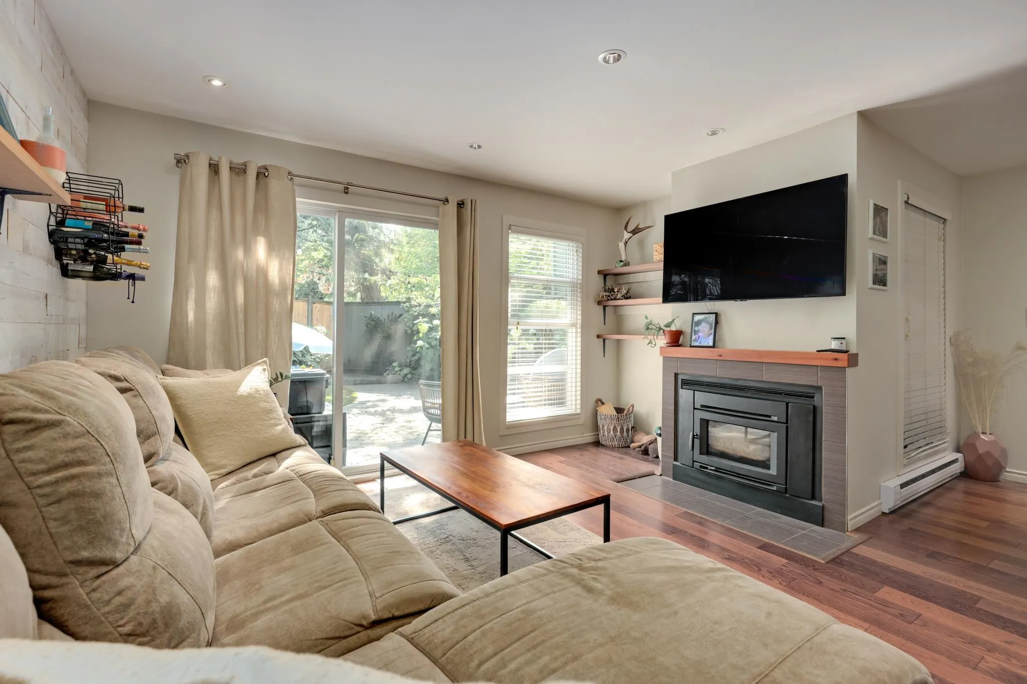 3 900 W 17th Street