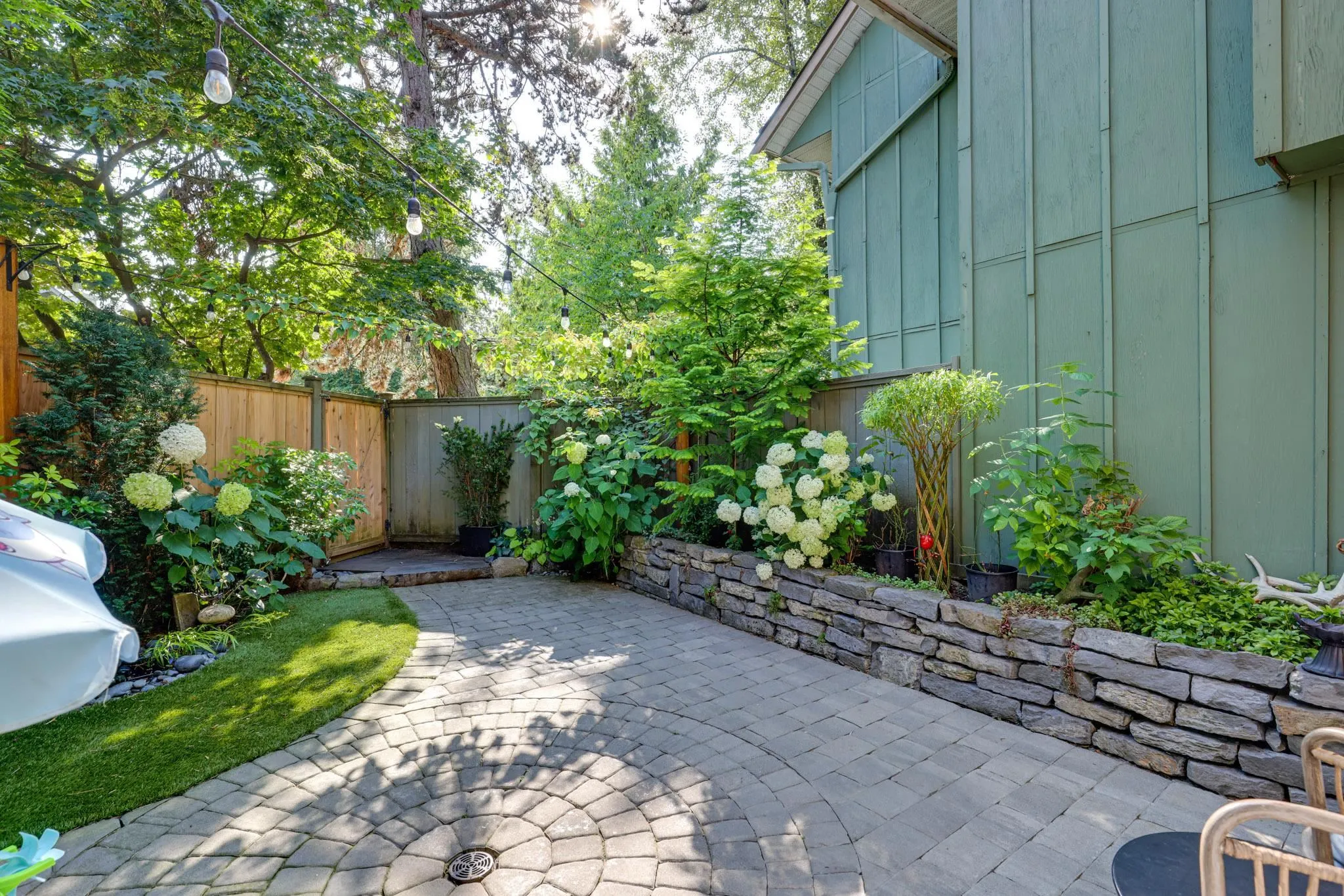 3 900 W 17th Street