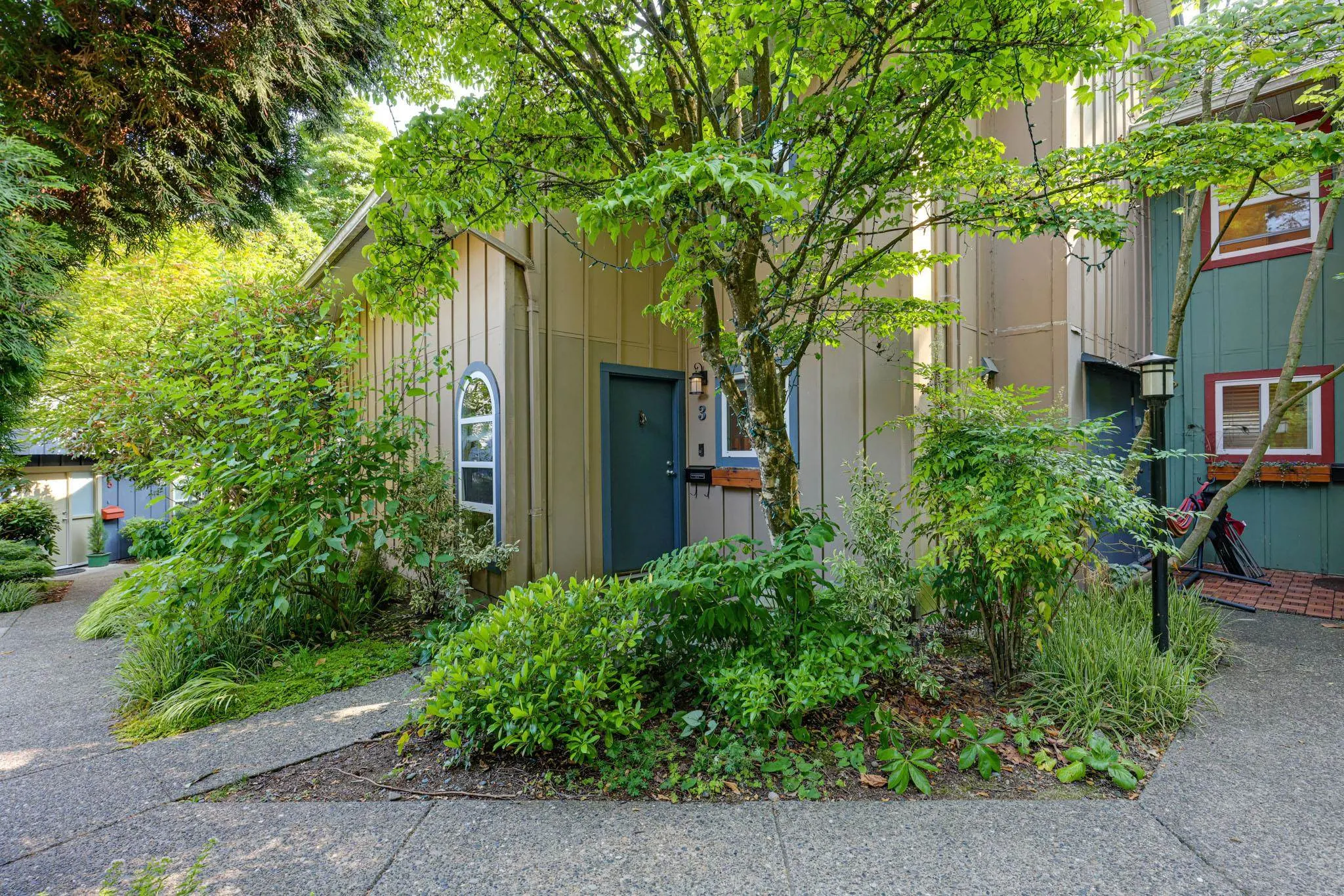 3 900 W 17th Street