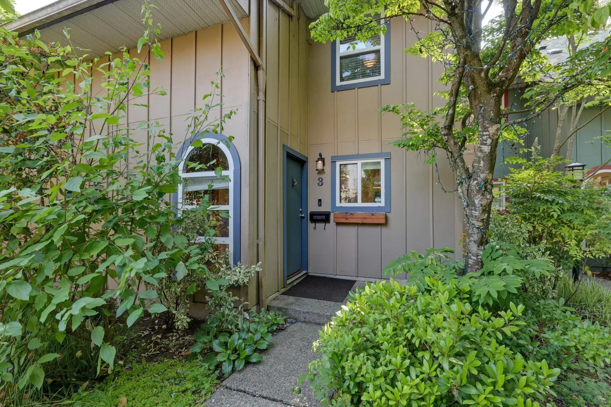 3 900 W 17th Street