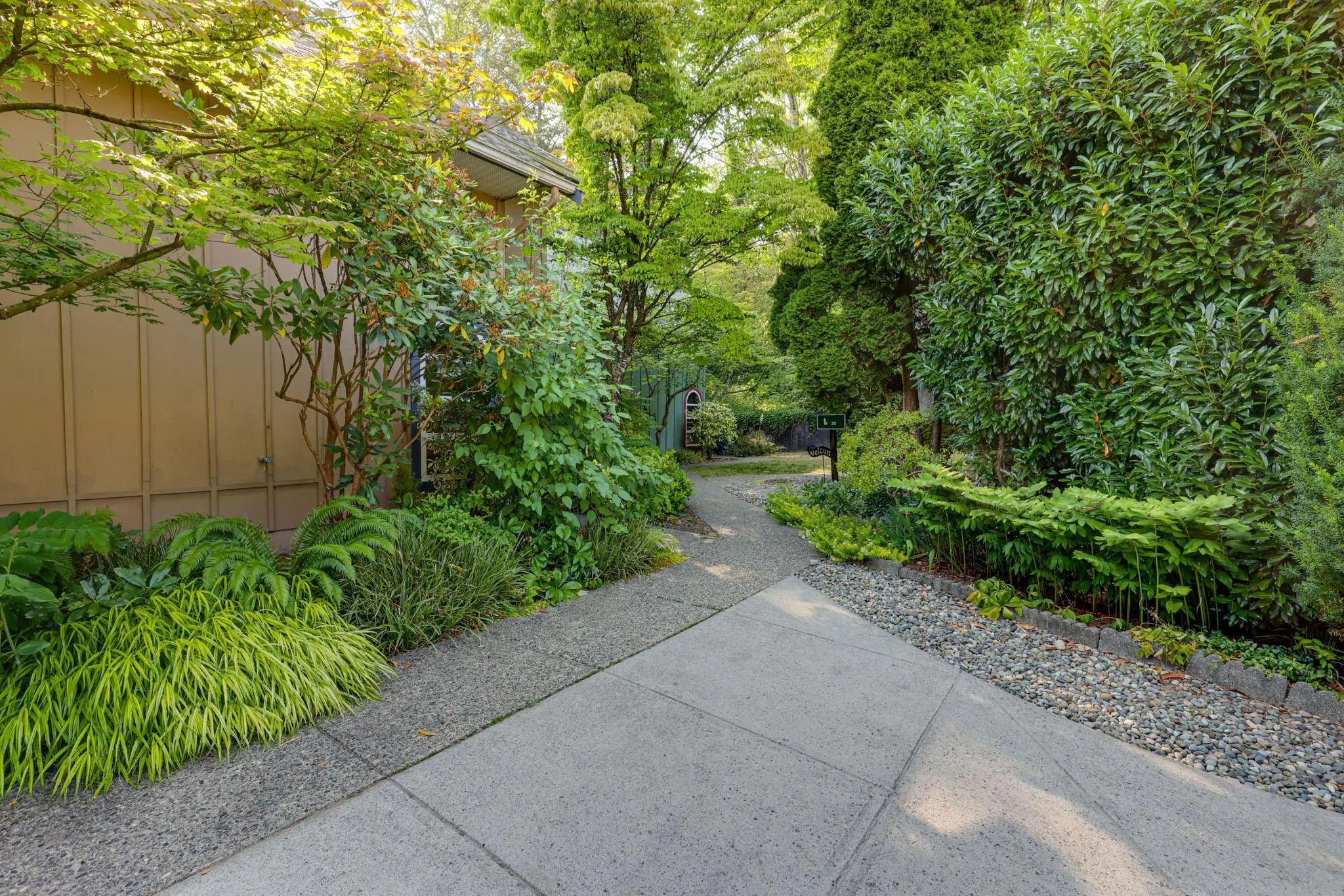 3 900 W 17th Street