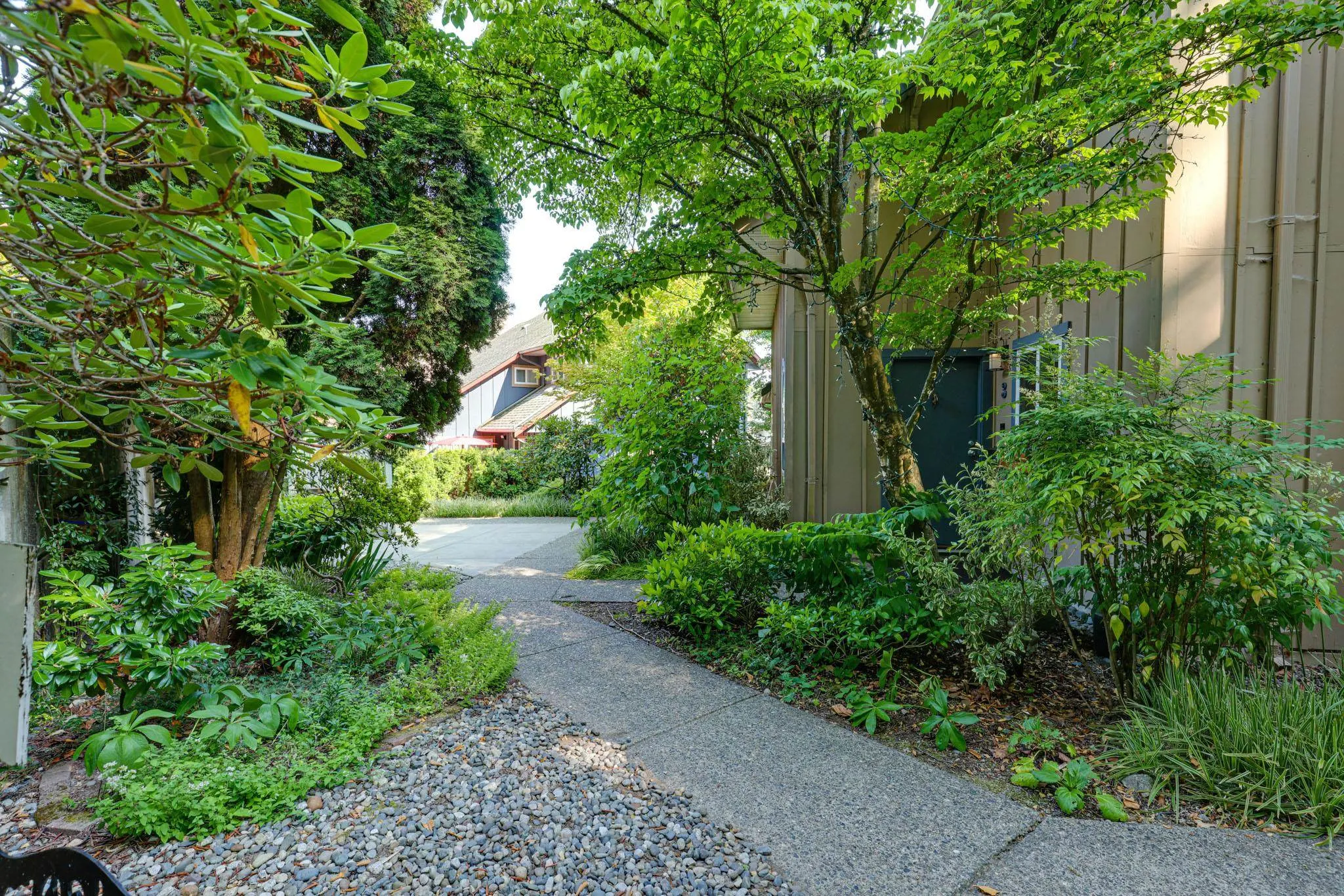 3 900 W 17th Street